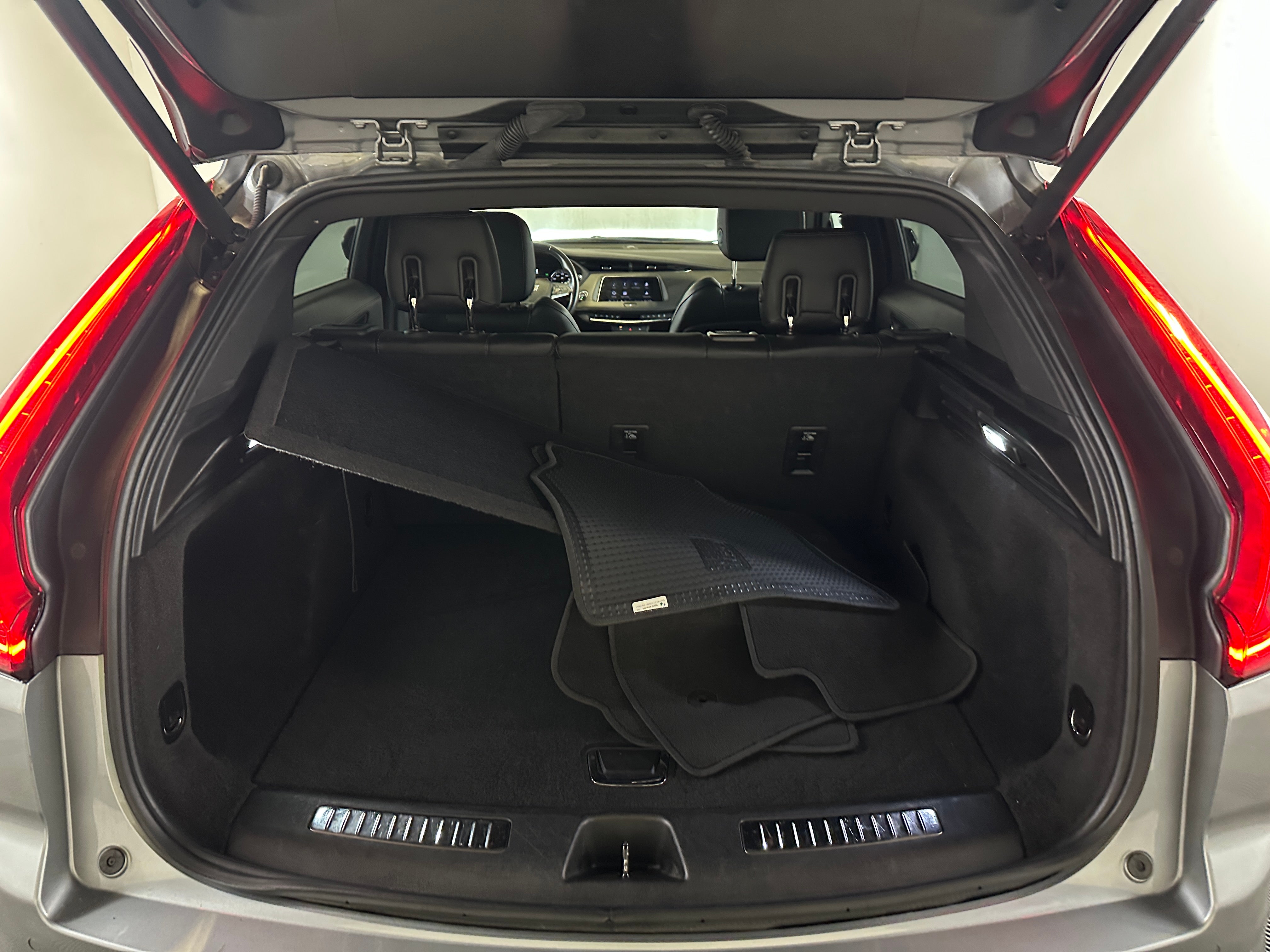 2023 Cadillac XT4 Premium Luxury 6