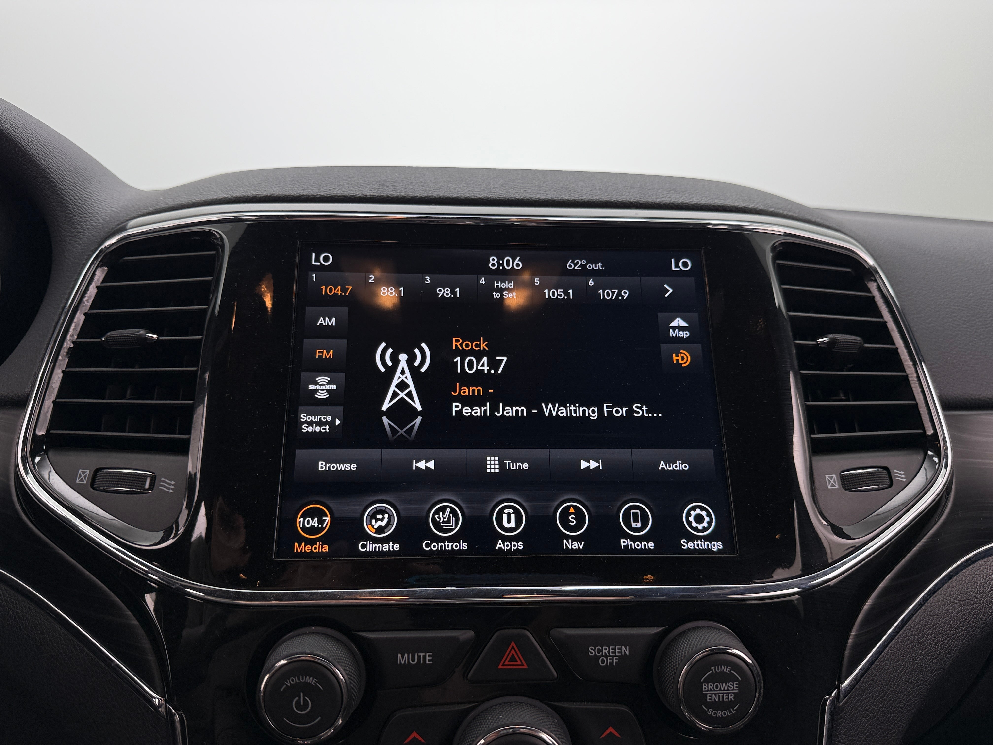 2022 Jeep Grand Cherokee Limited Edition 4