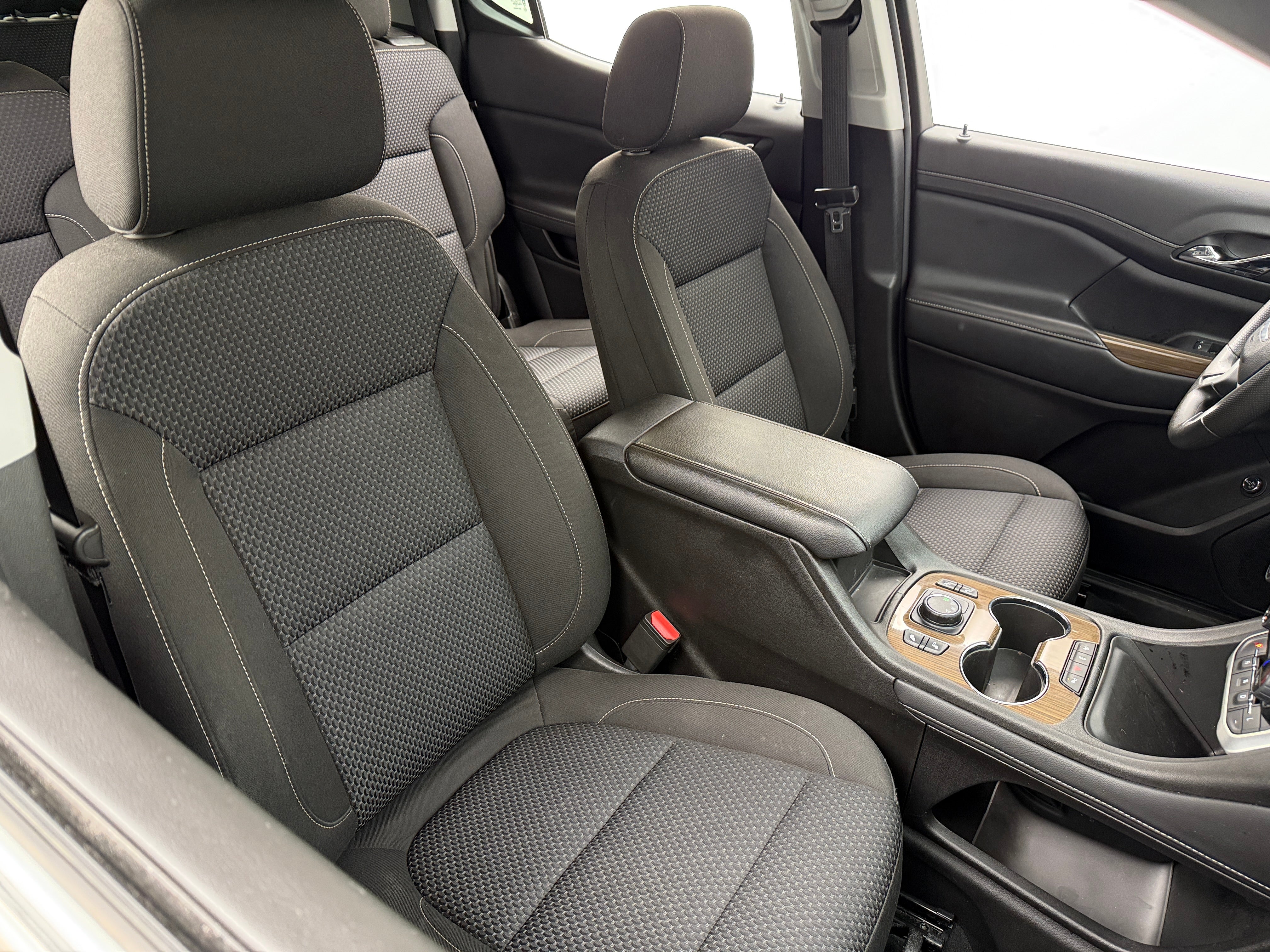 2023 GMC Acadia SLE 2