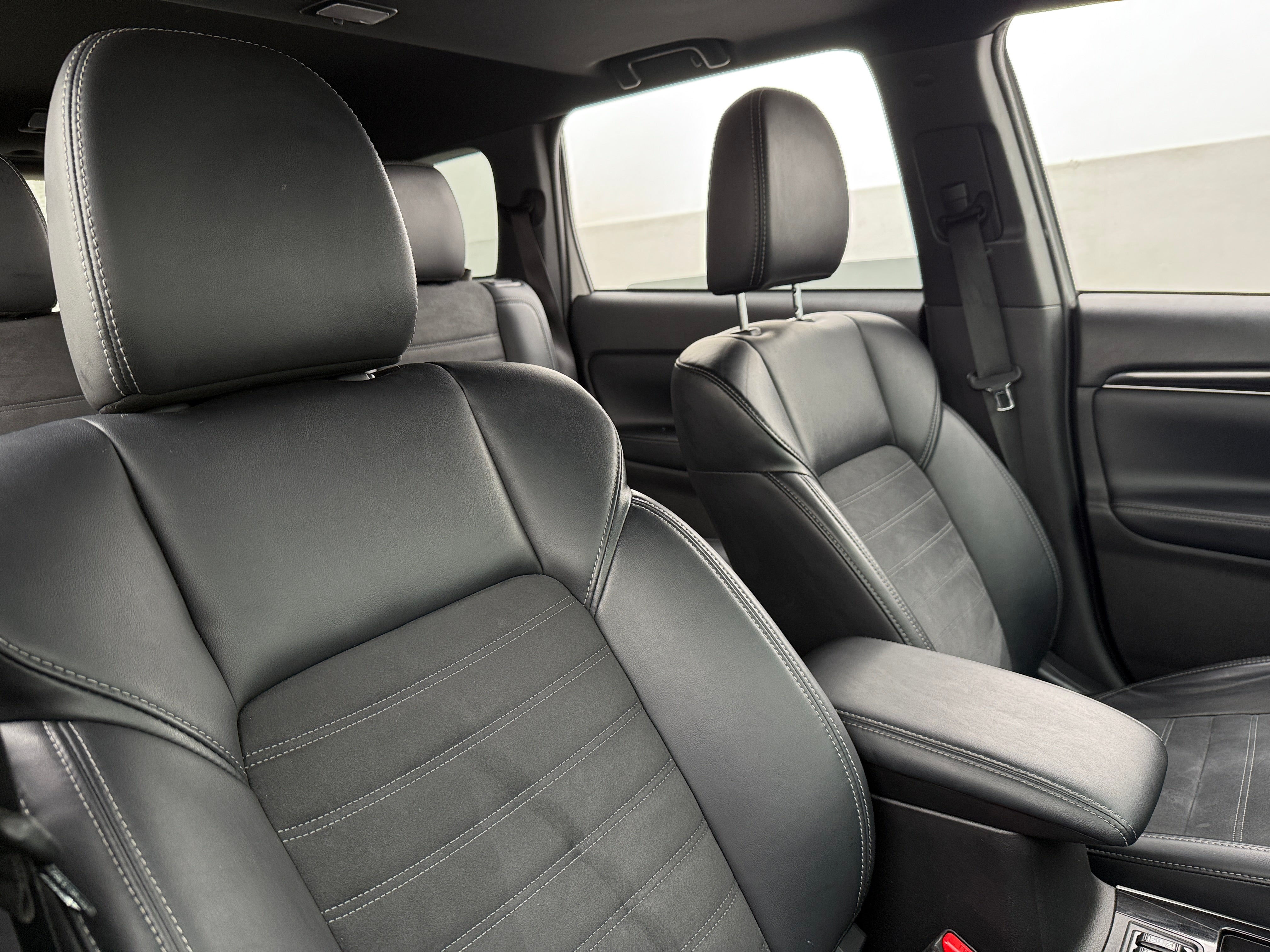 2019 Mitsubishi Outlander LE 2