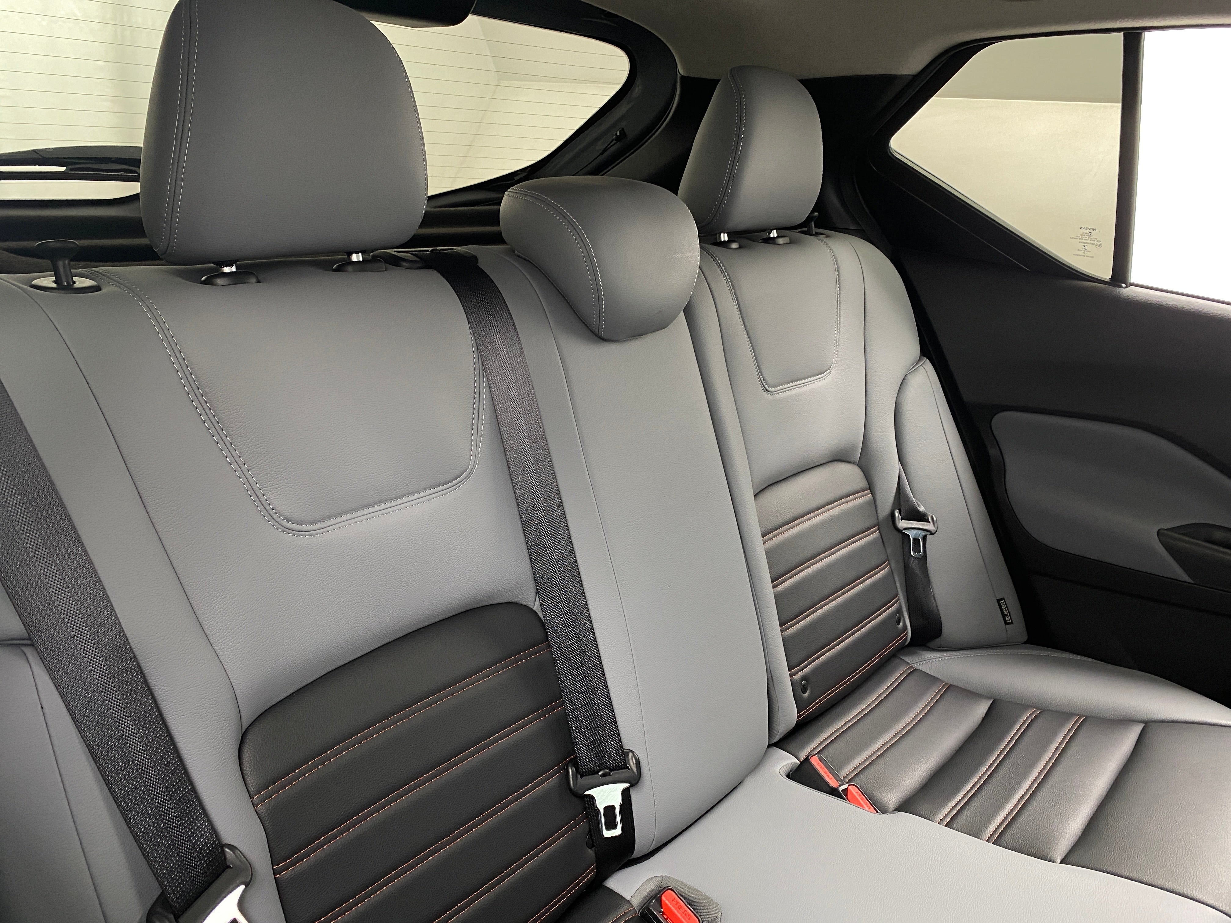2021 Nissan Kicks SR 5