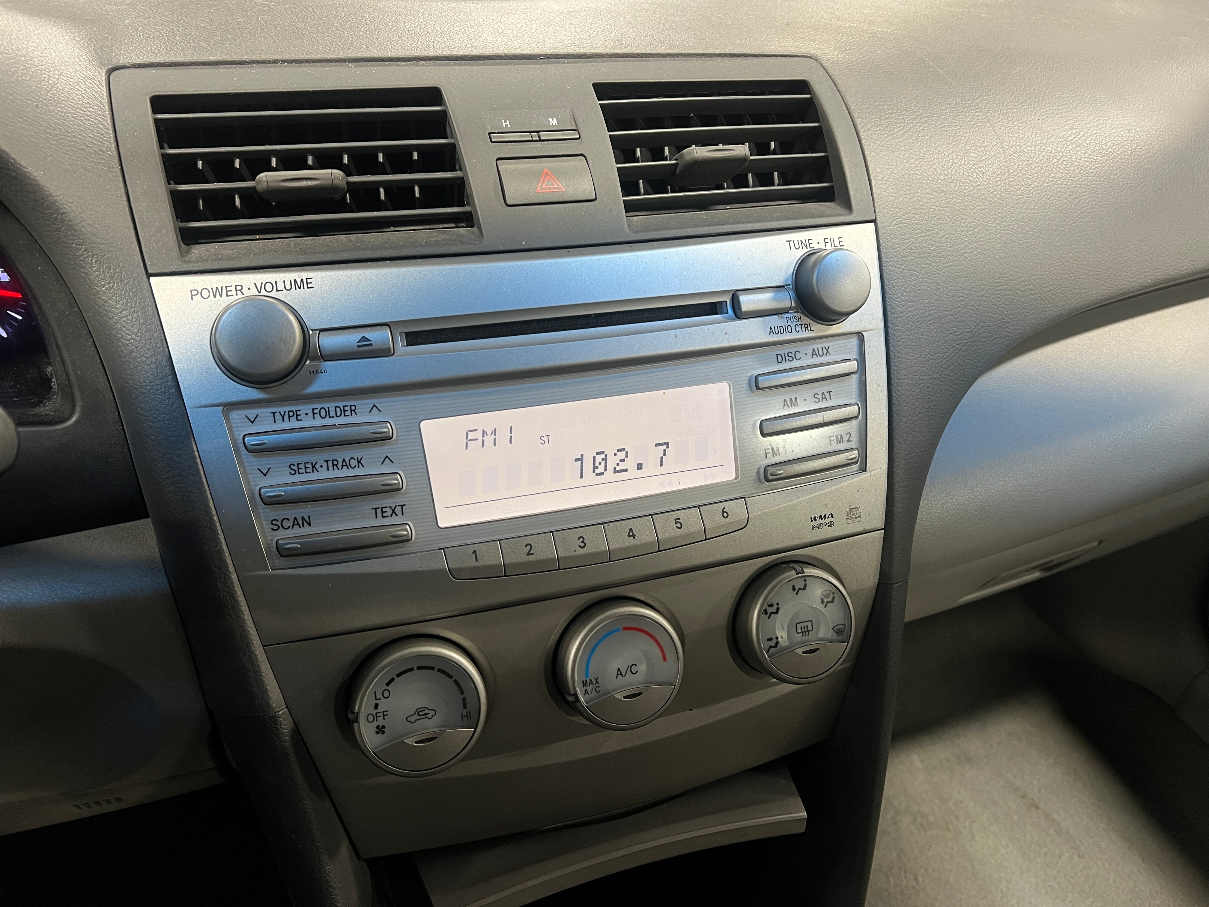 2011 Toyota Camry LE 4