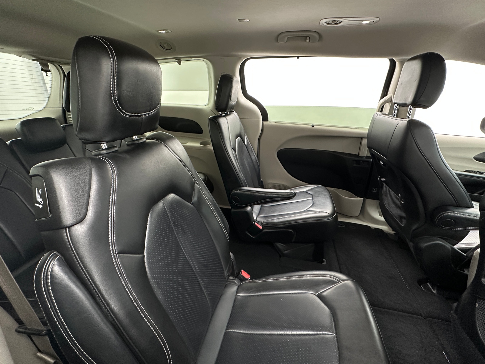 Thumbnail: 2023 Chrysler Pacifica - 5