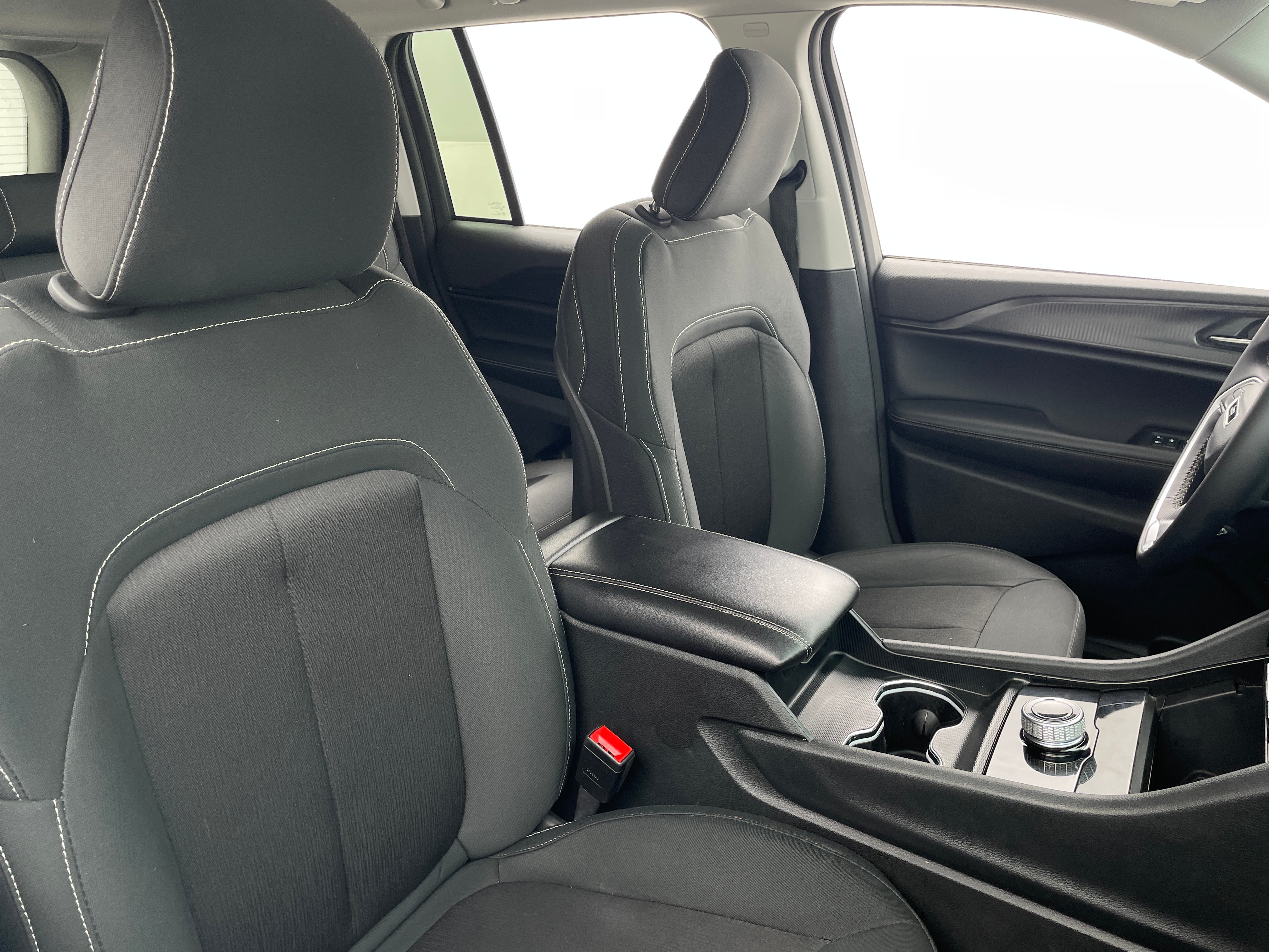2023 Jeep Grand Cherokee Laredo 2