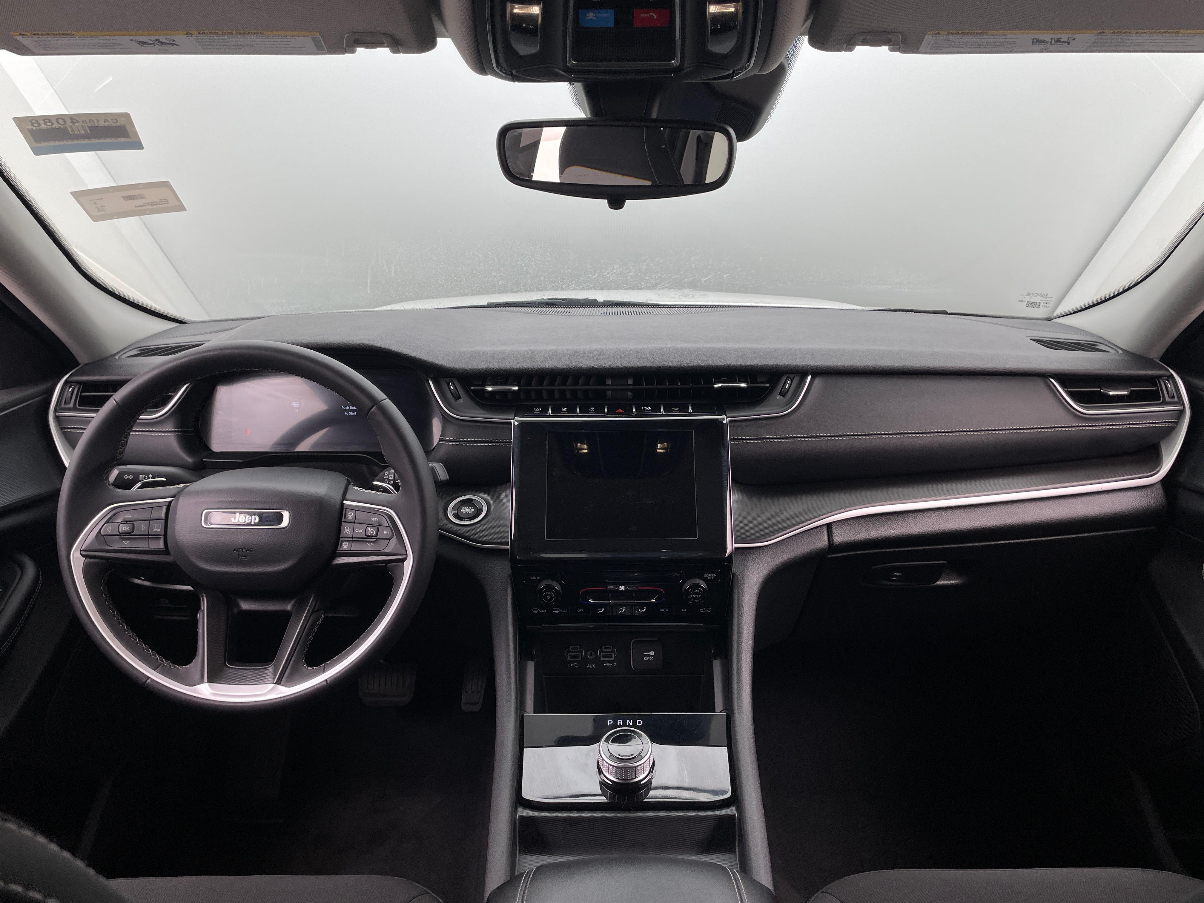 2023 Jeep Grand Cherokee Laredo 3