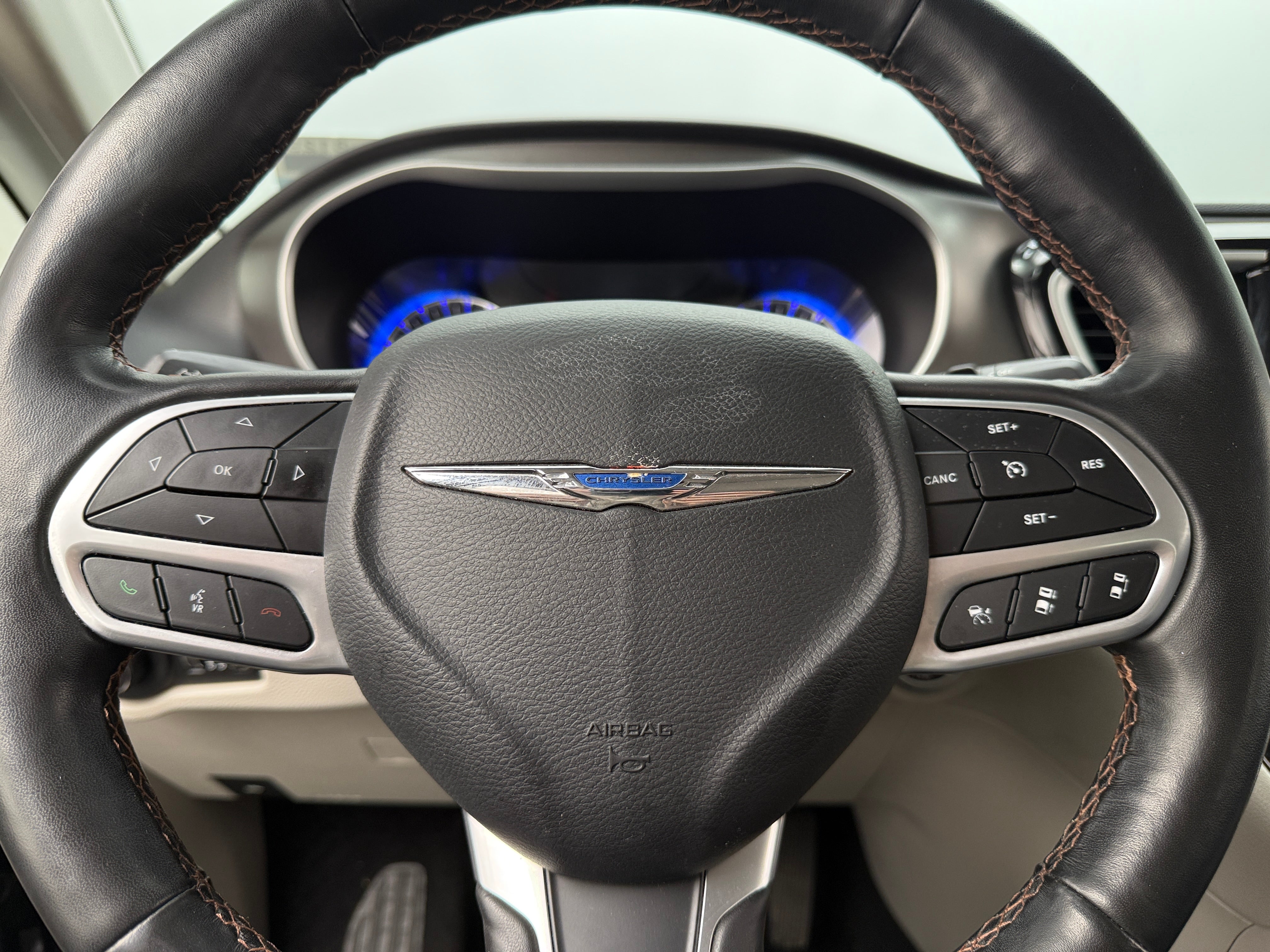 2020 Chrysler Pacifica  4