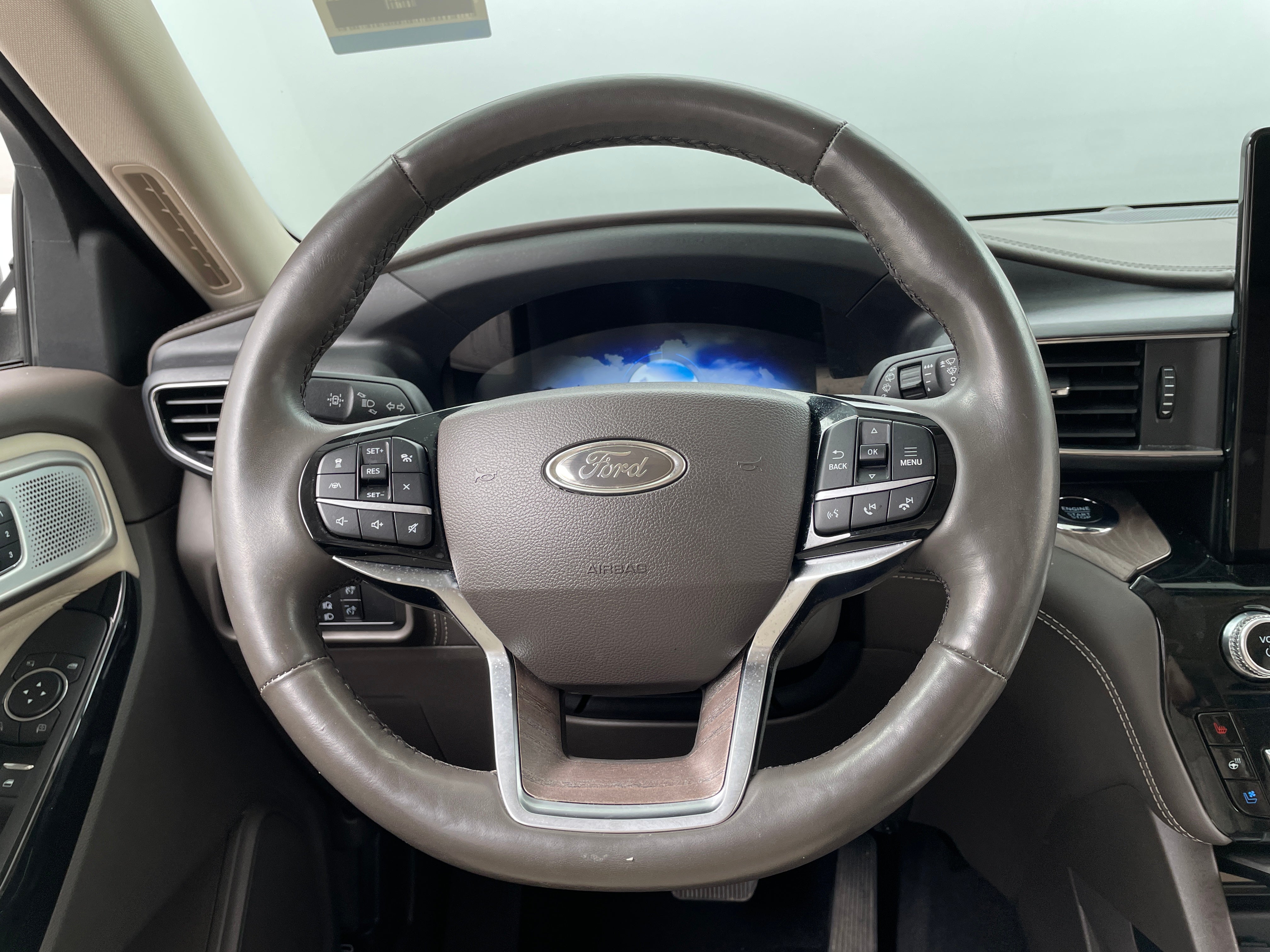 2023 Ford Explorer Platinum 4