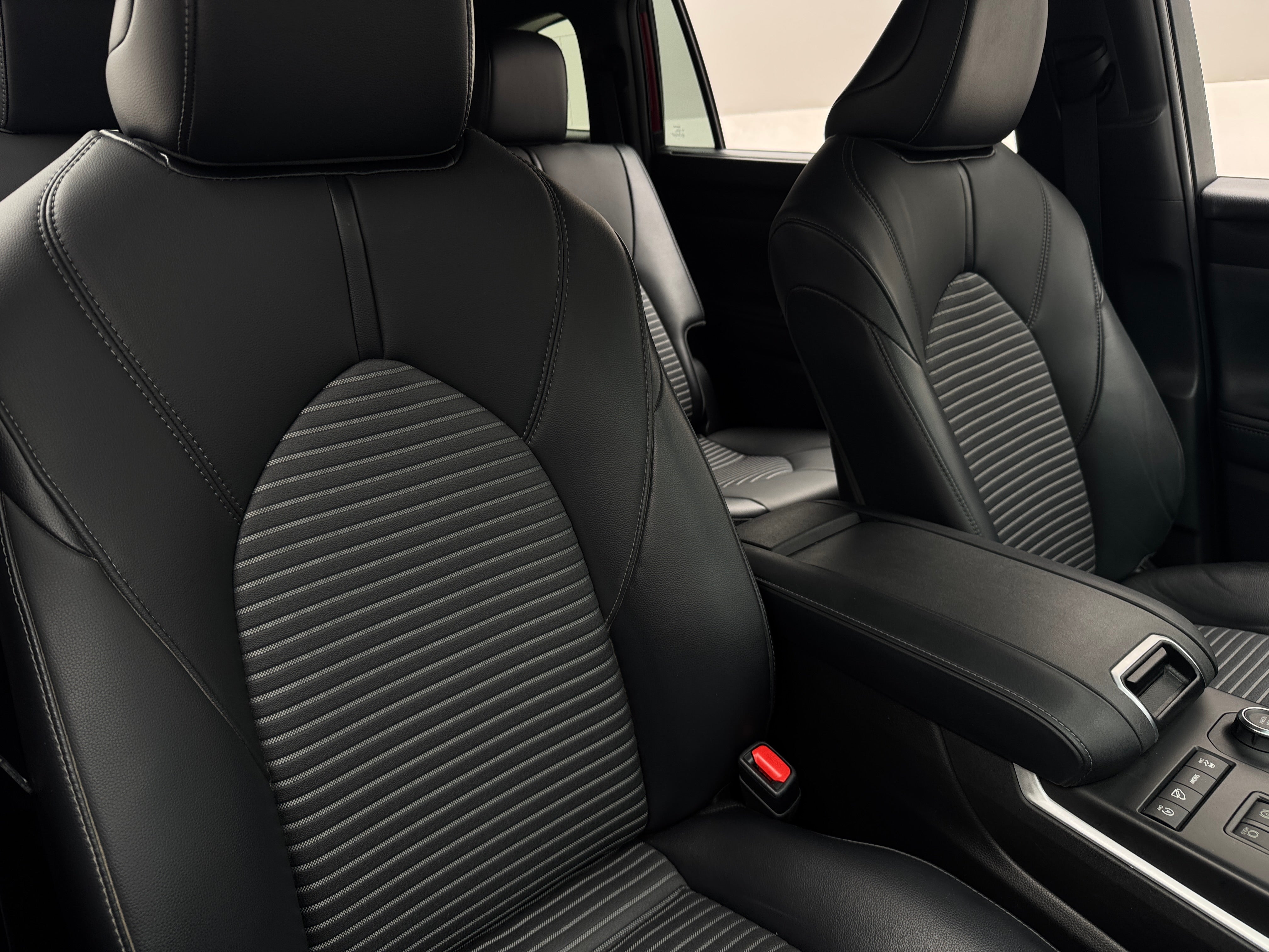 2021 Toyota Highlander XSE 2