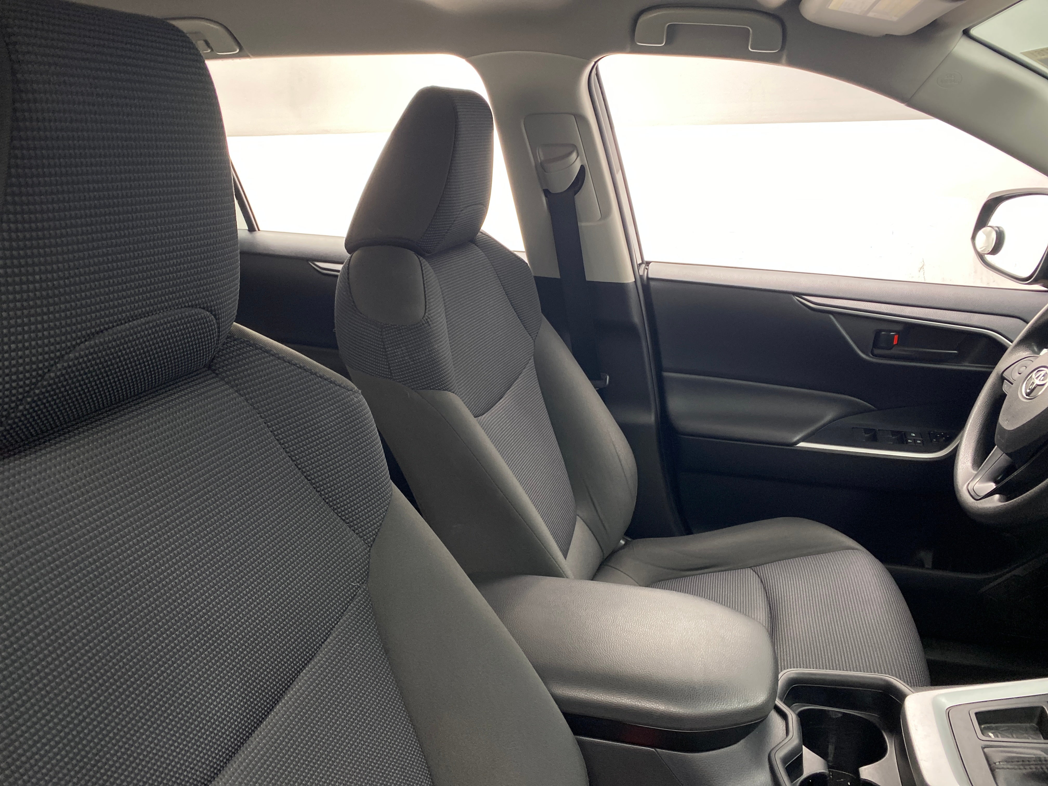2019 Toyota RAV4 LE 2
