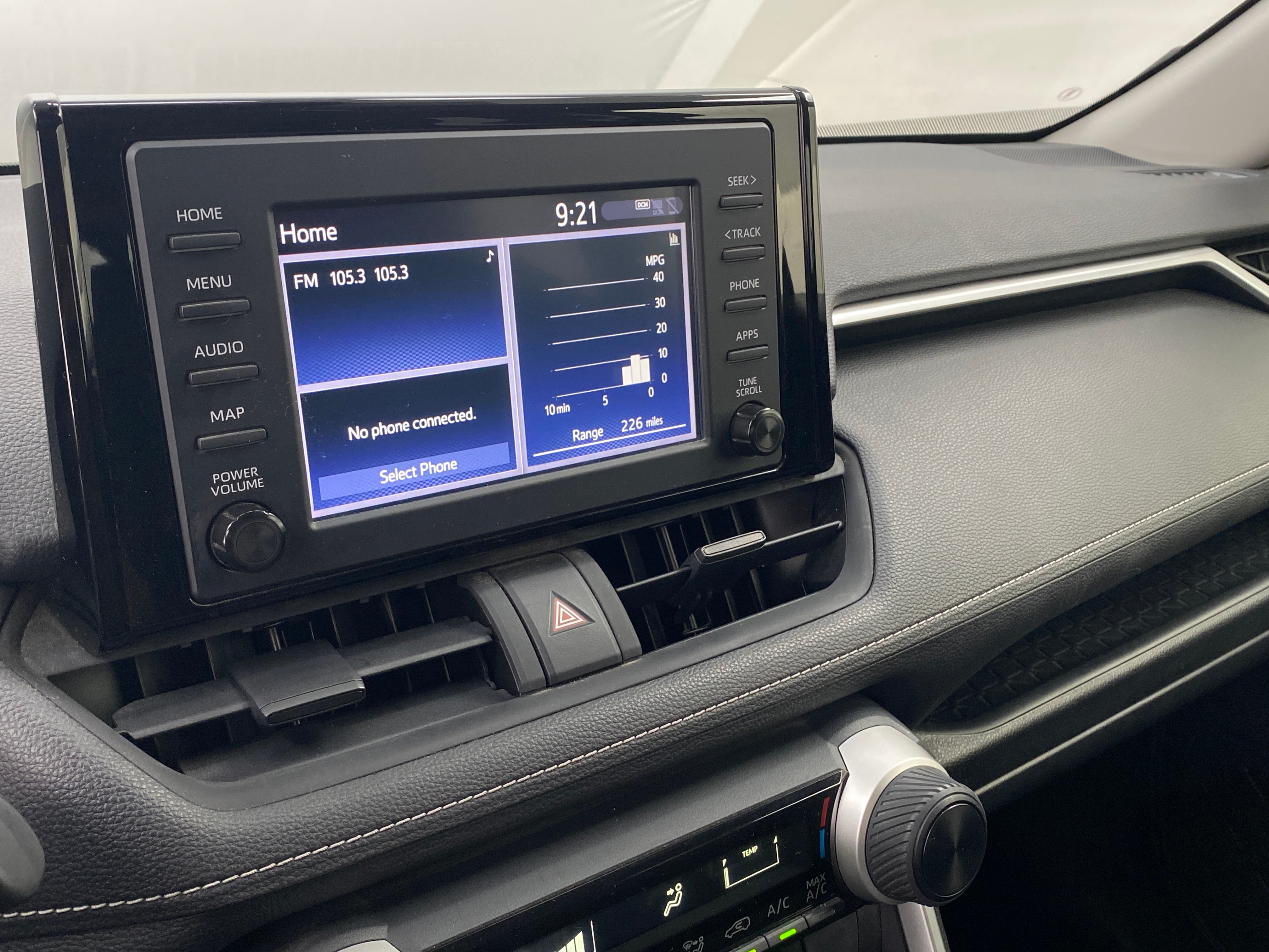 2019 Toyota RAV4 LE 4