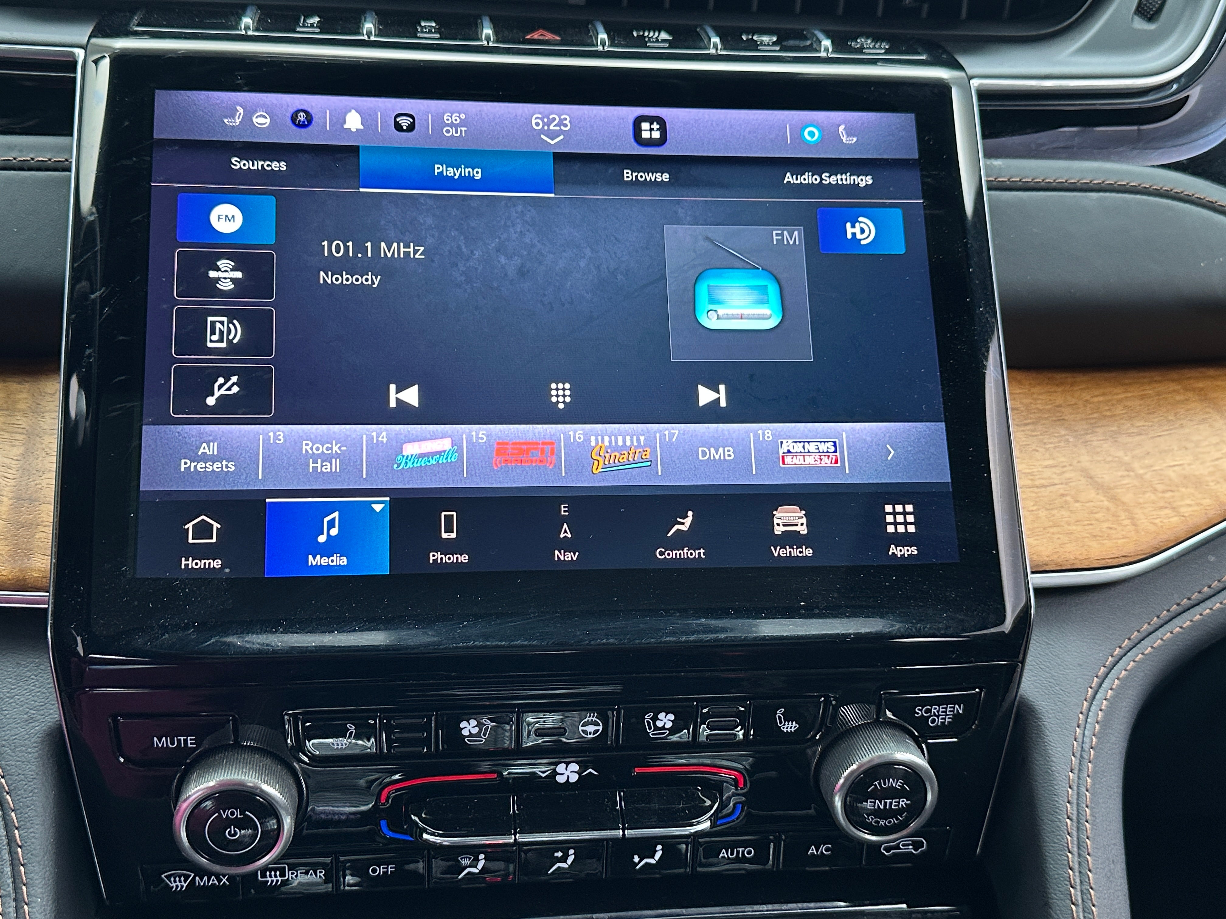 2022 Jeep Grand Cherokee Summit 3