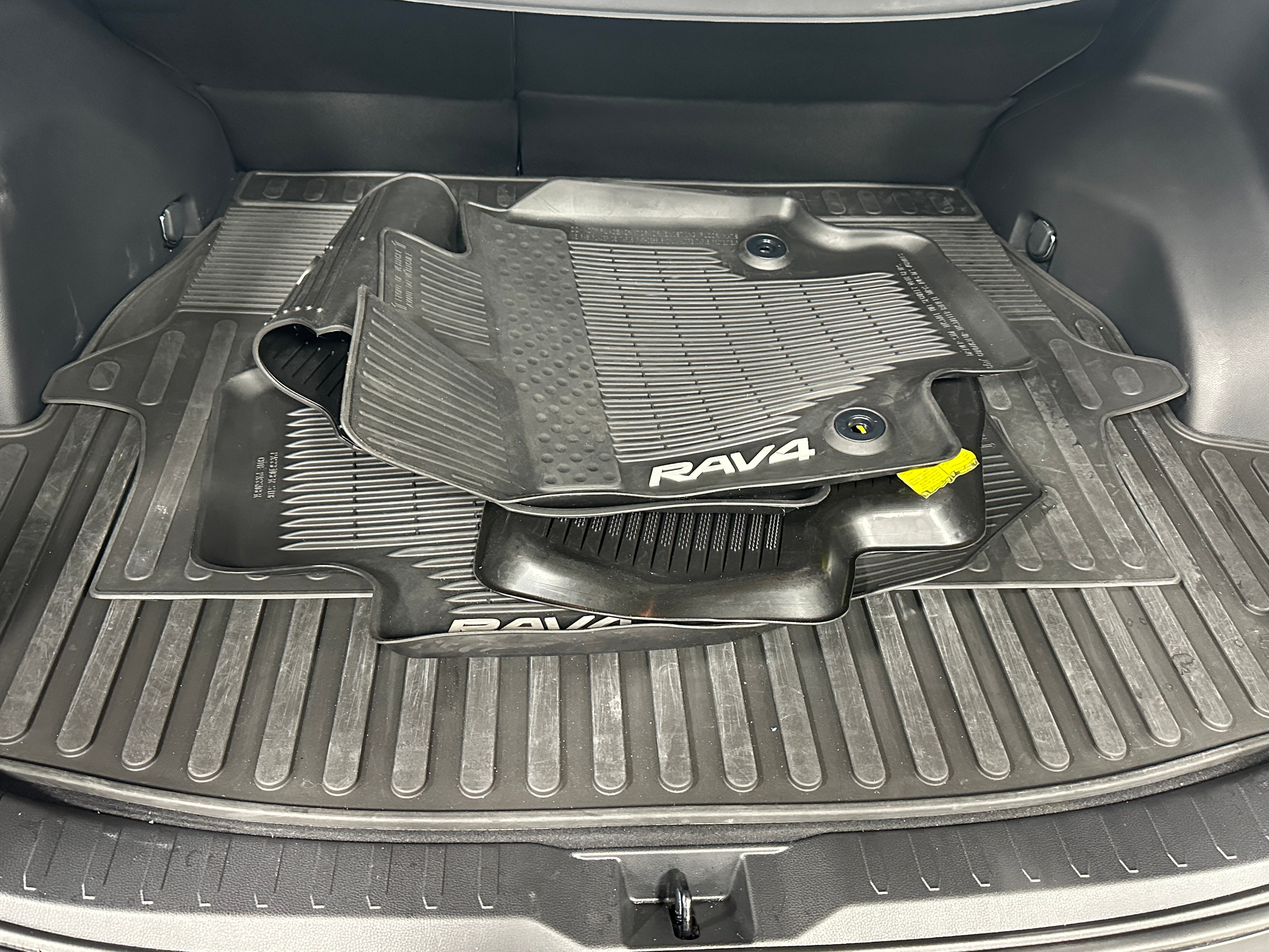 2019 Toyota RAV4 XLE 7