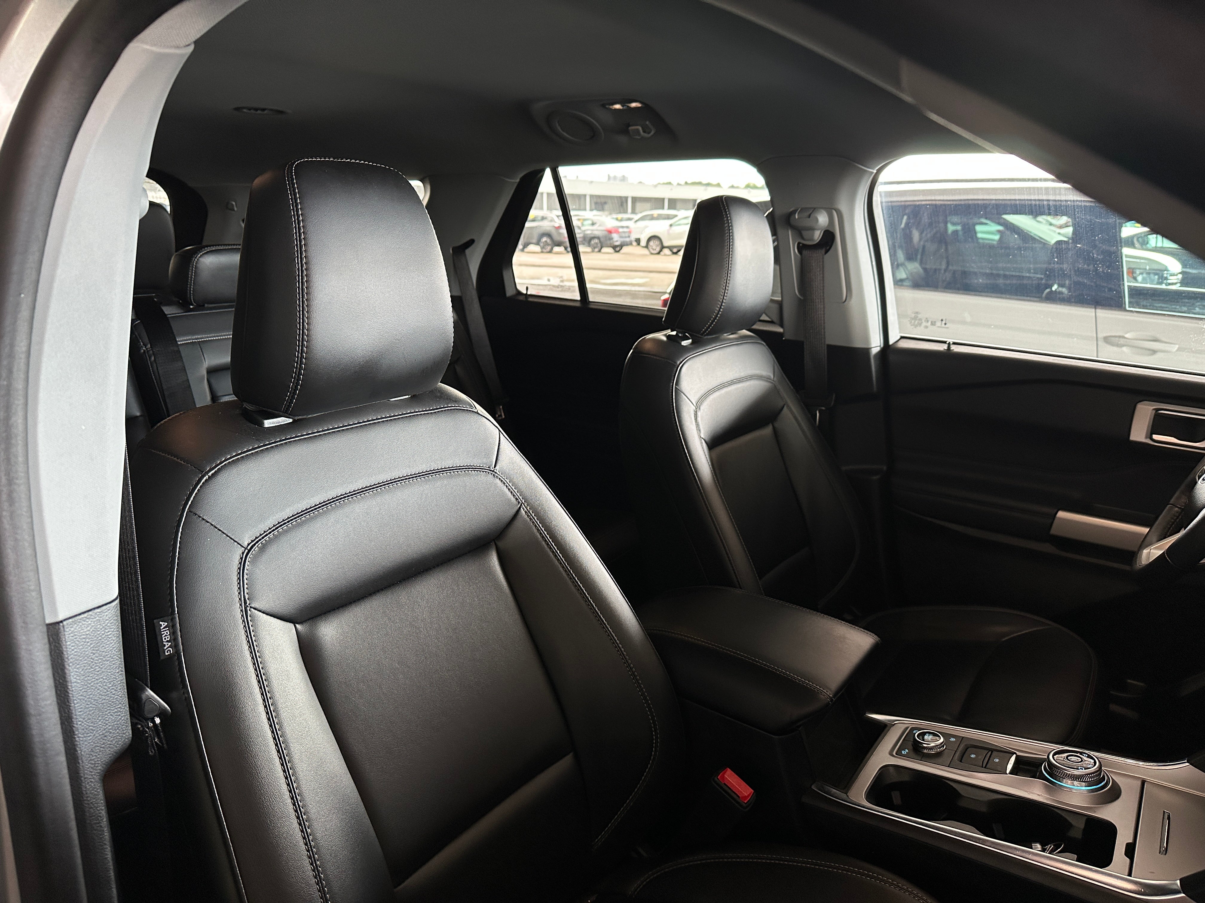 2024 Ford Explorer XLT 2