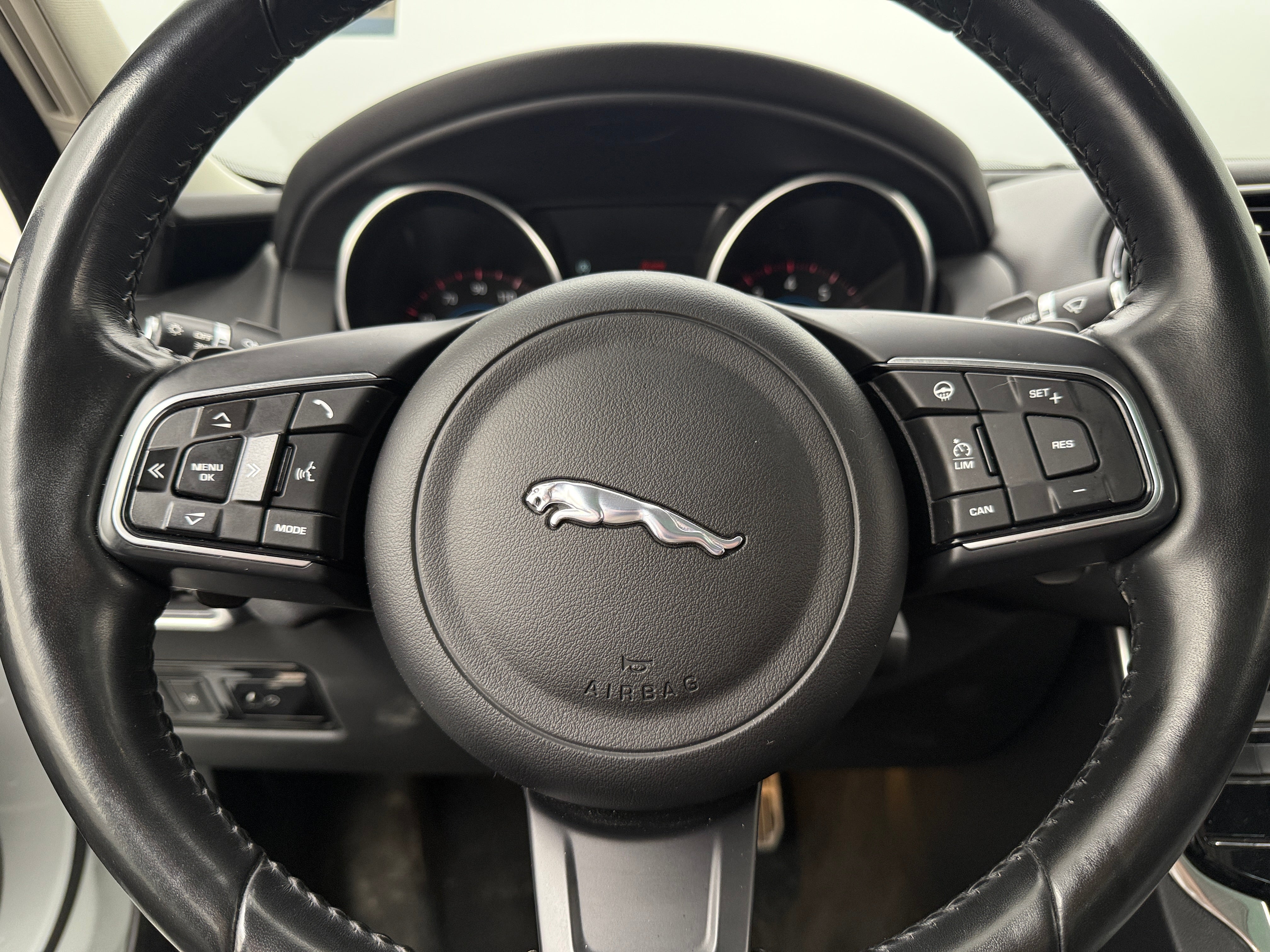 2019 Jaguar XE Premium 4