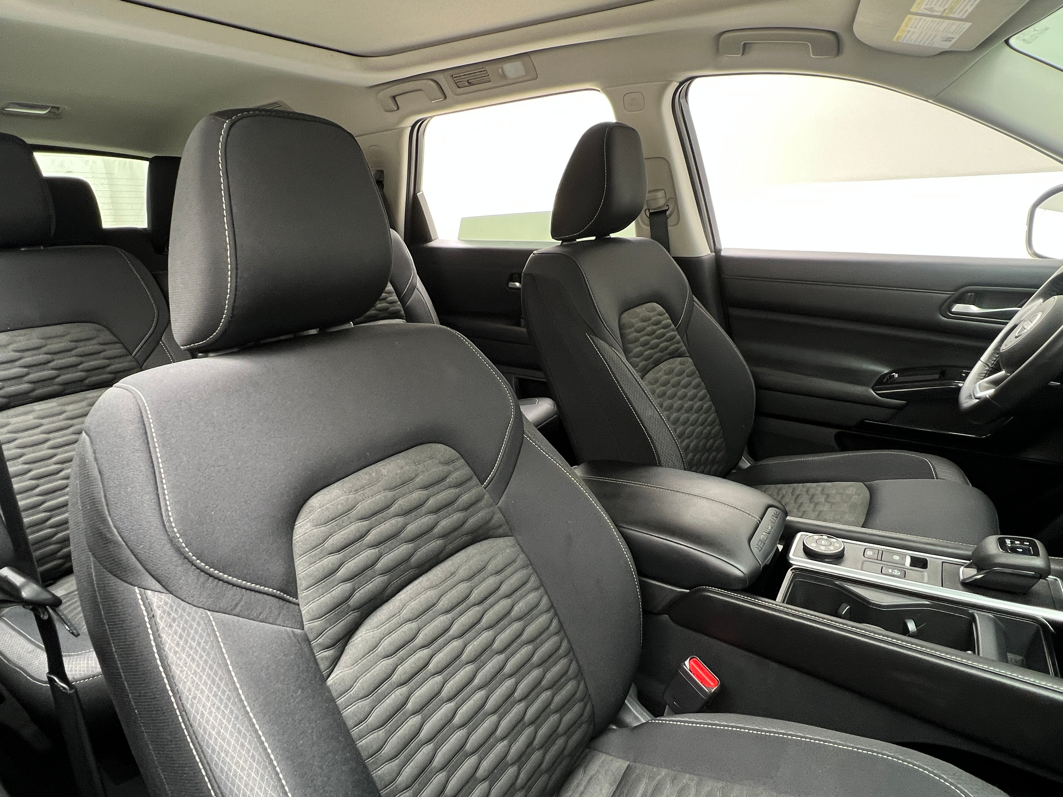 2022 Nissan Pathfinder SV 2
