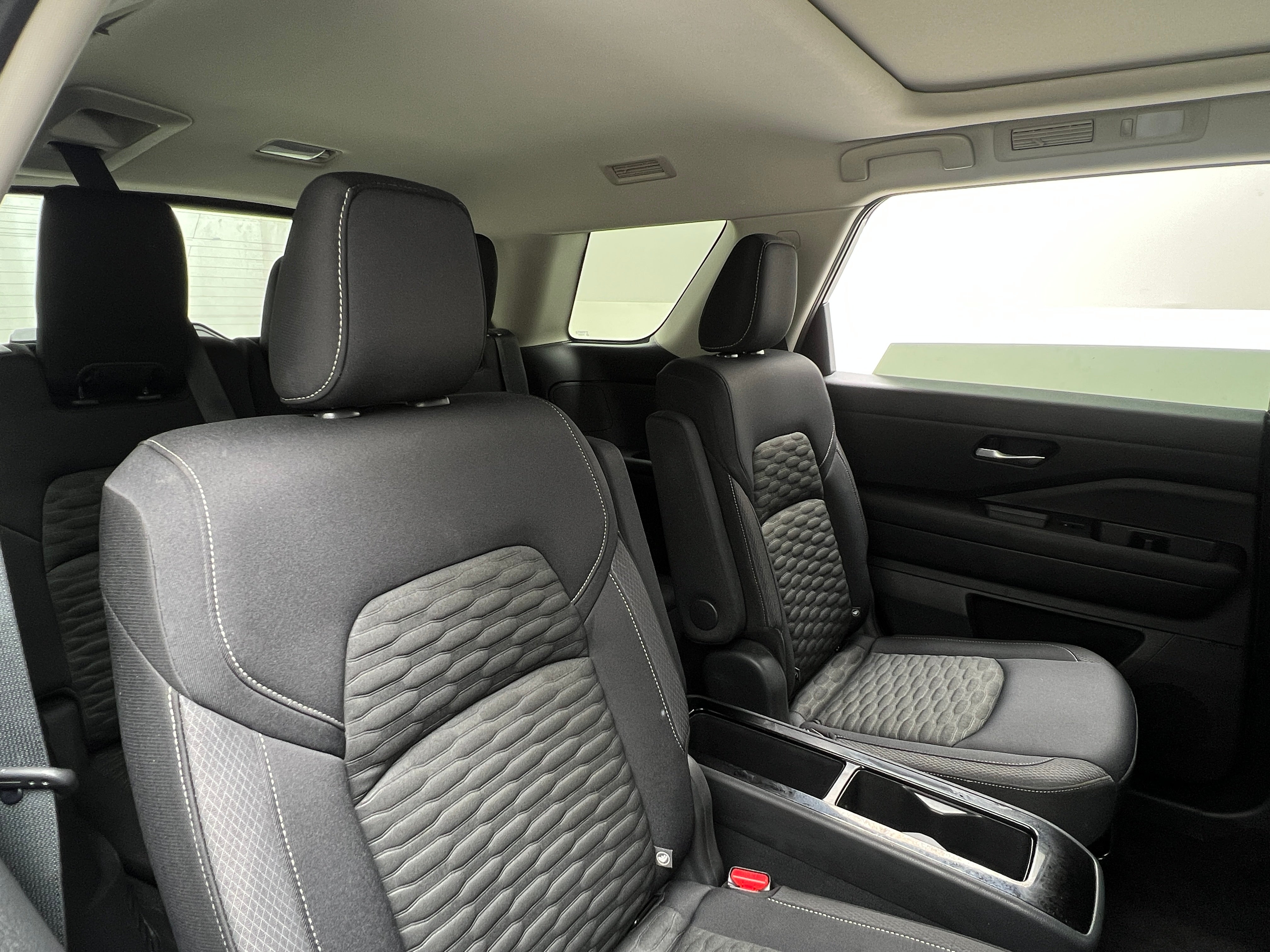 2022 Nissan Pathfinder SV 6