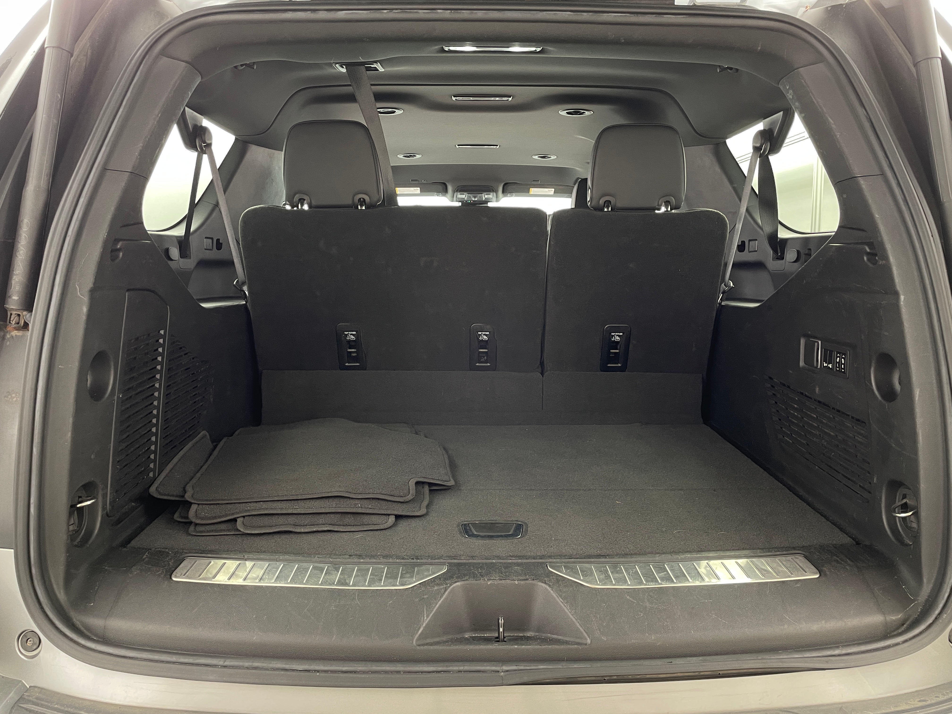 2023 Chevrolet Suburban Premier 6