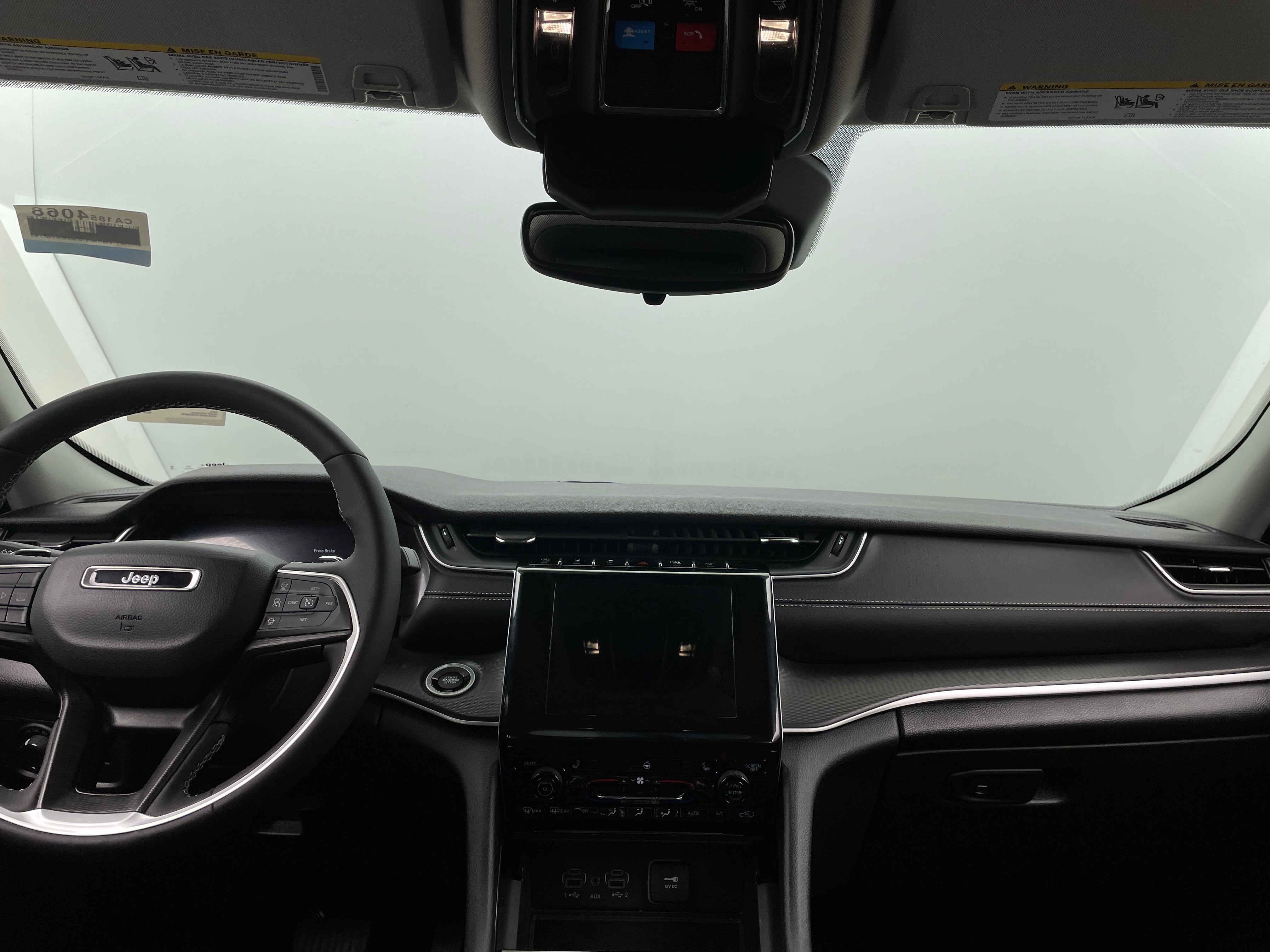 2023 Jeep Grand Cherokee Laredo 3