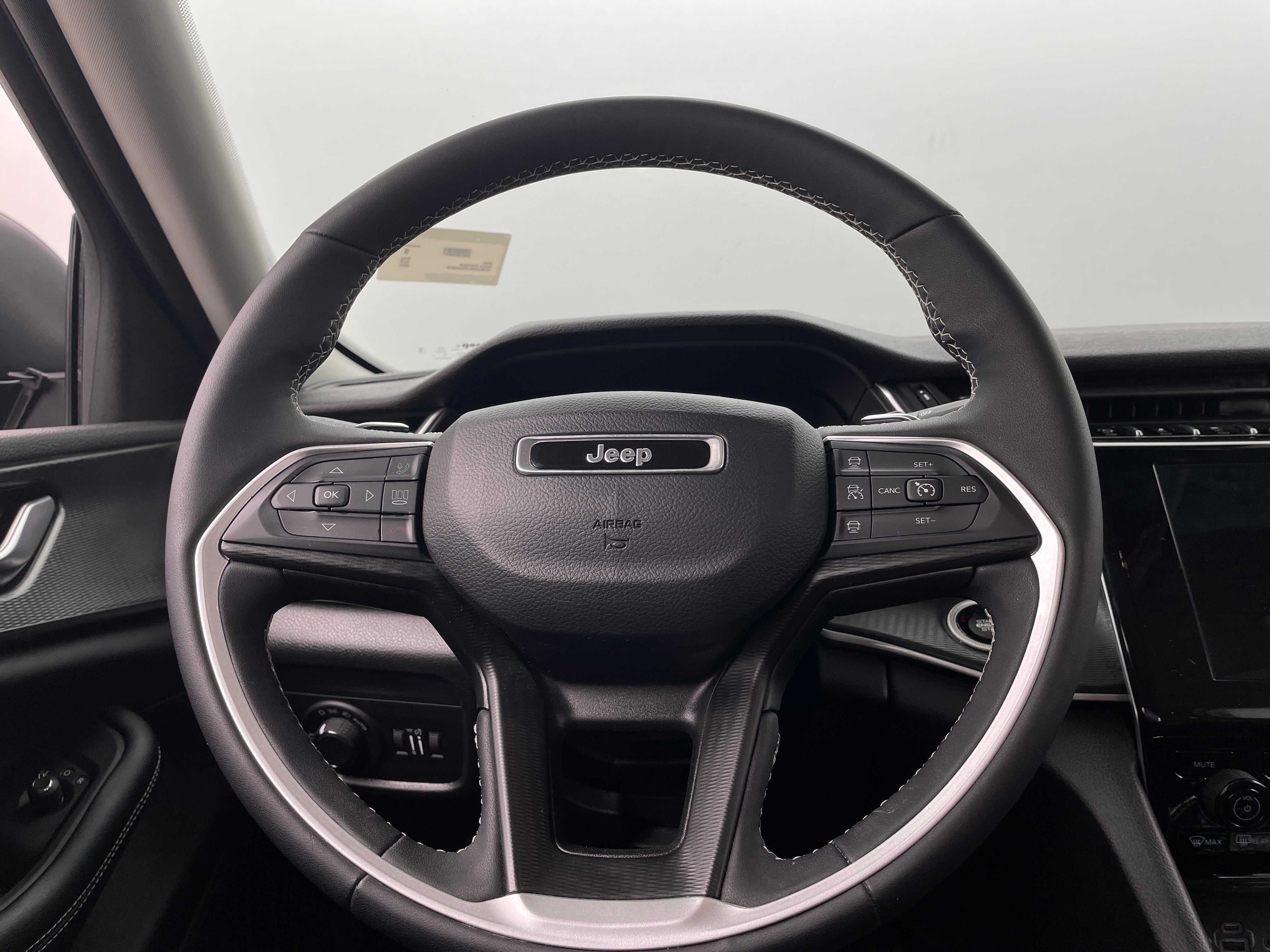 2023 Jeep Grand Cherokee Laredo 5
