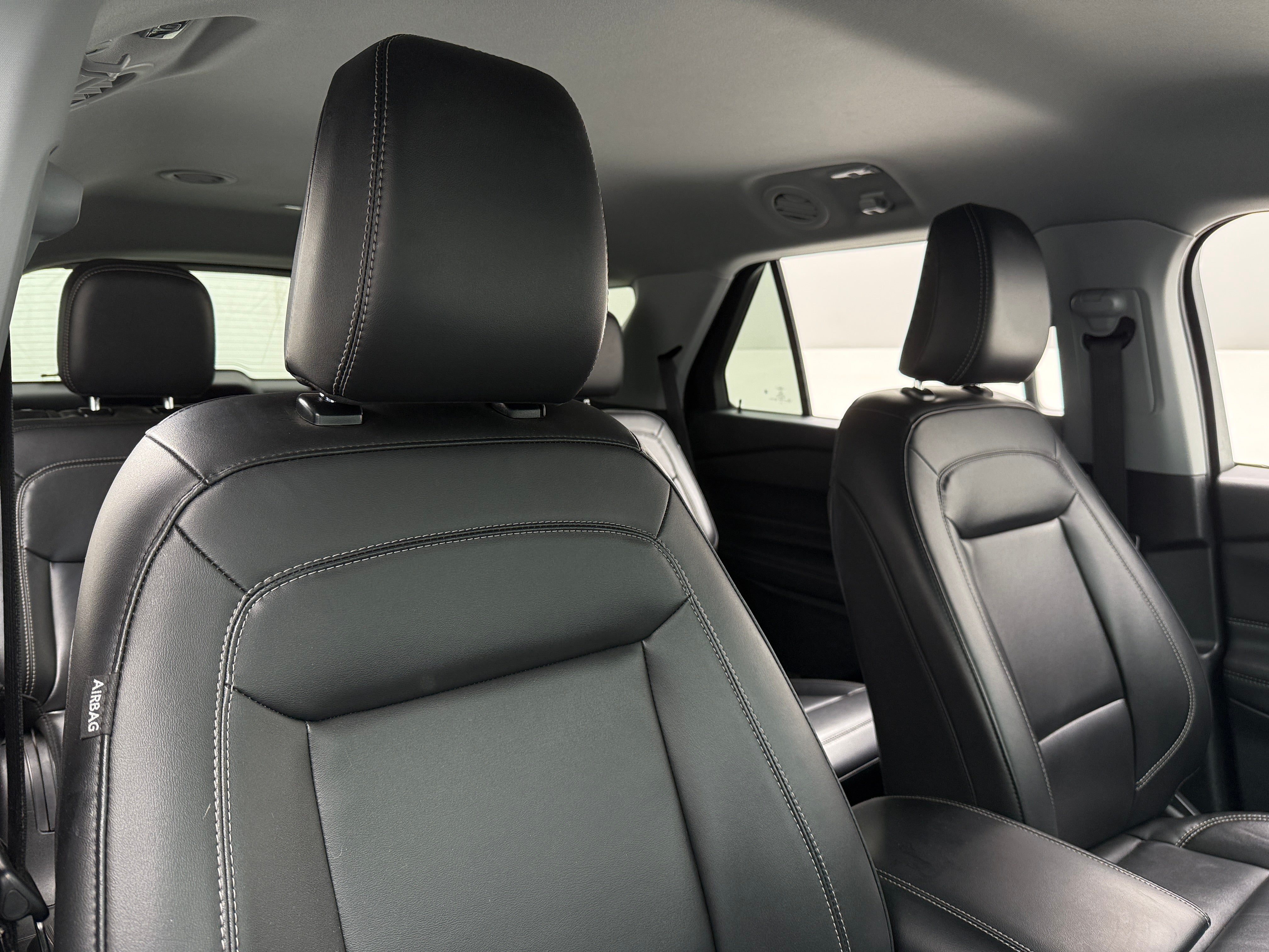 2024 Ford Explorer XLT 2