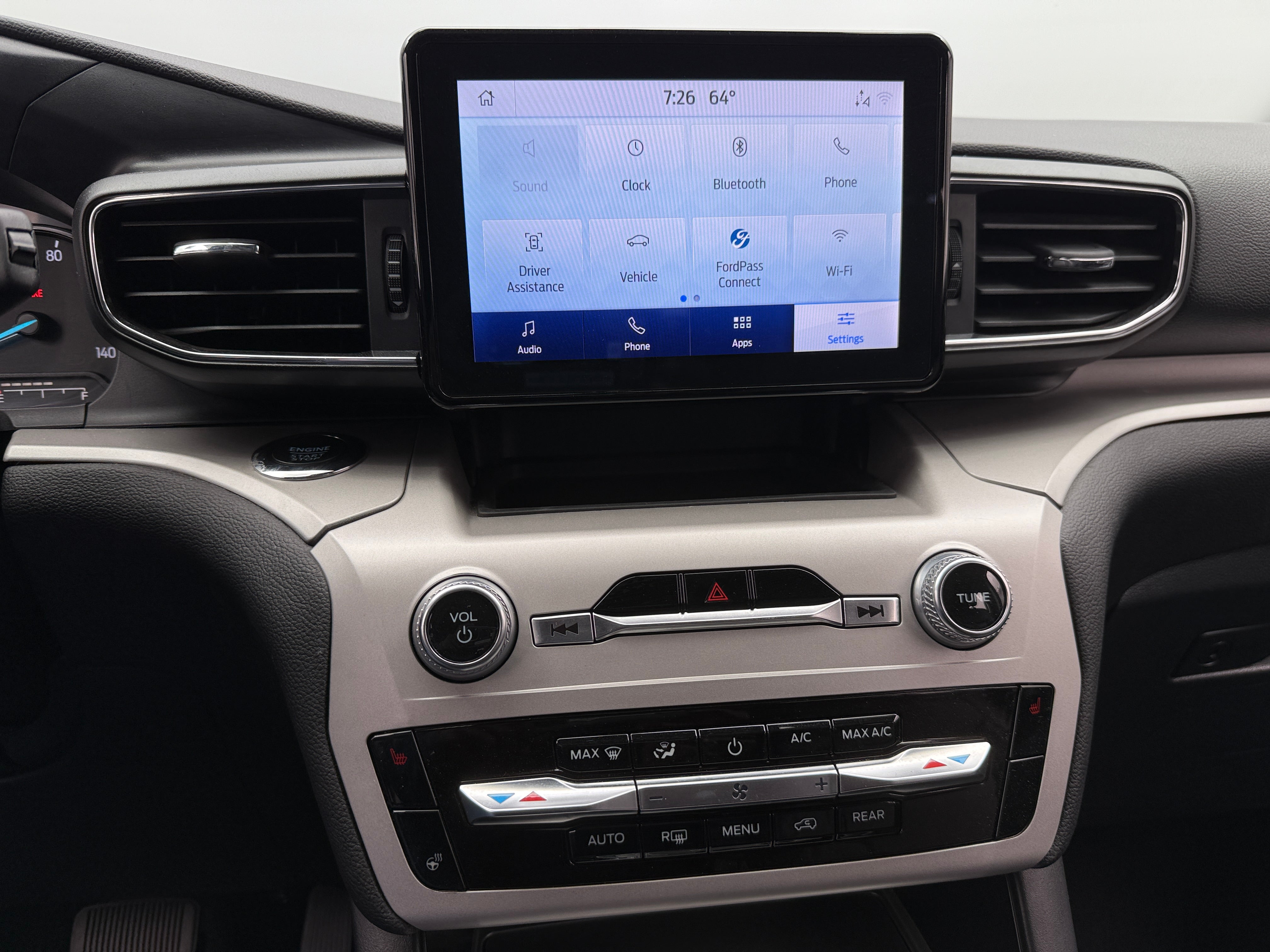 2024 Ford Explorer XLT 4