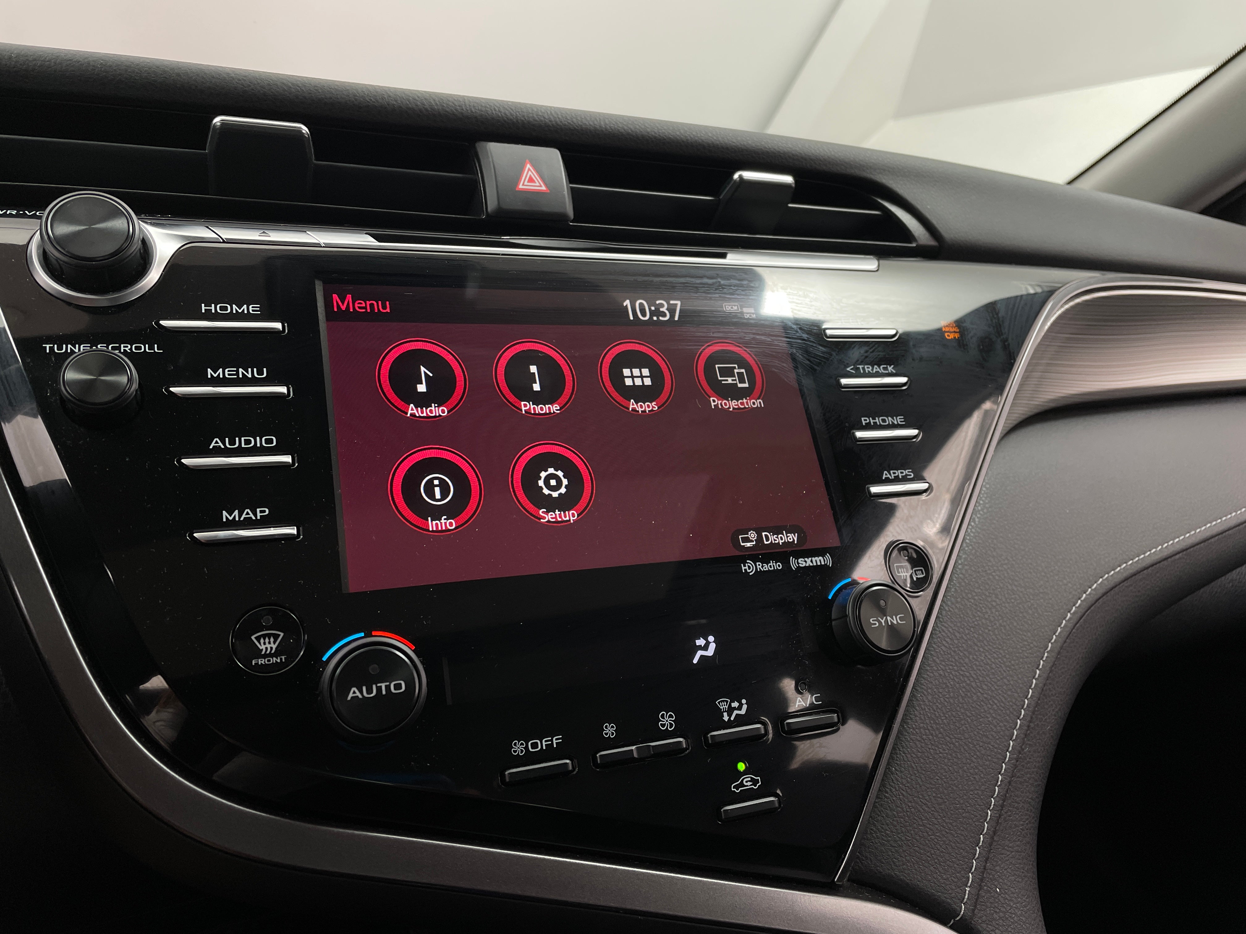 2020 Toyota Camry SE 3