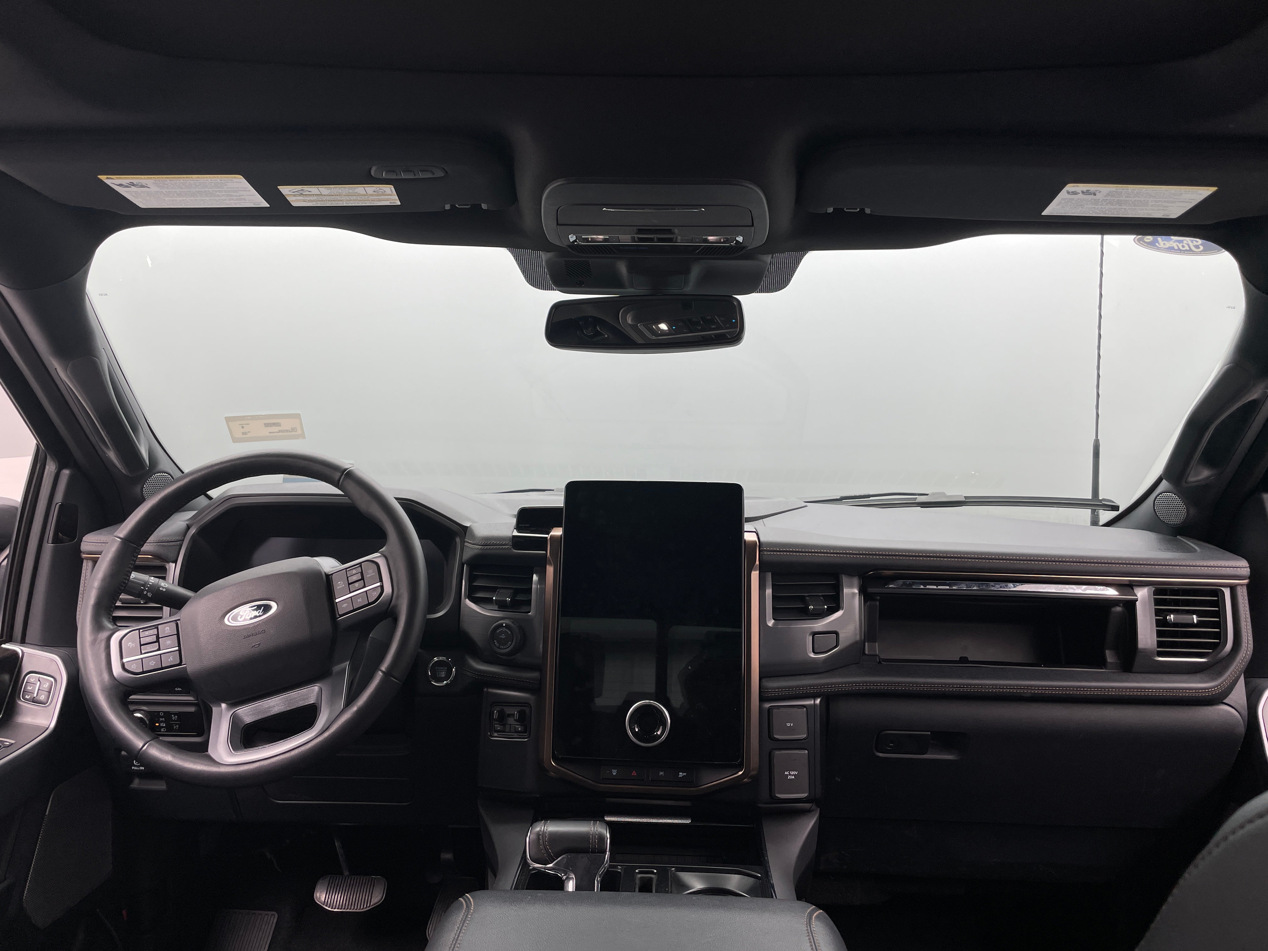 2023 Ford F-150 Lightning Lariat 2