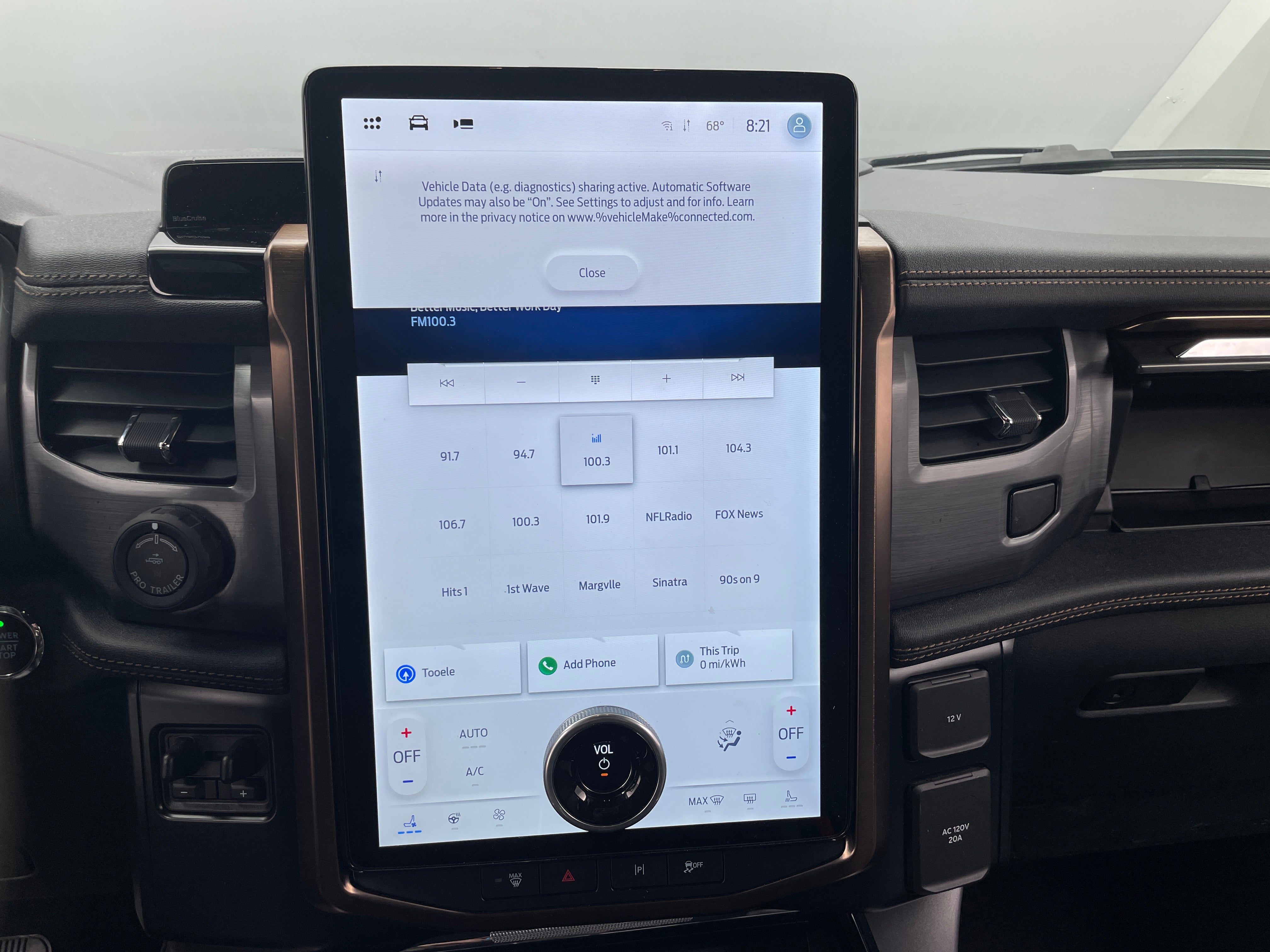 2023 Ford F-150 Lightning Lariat 3