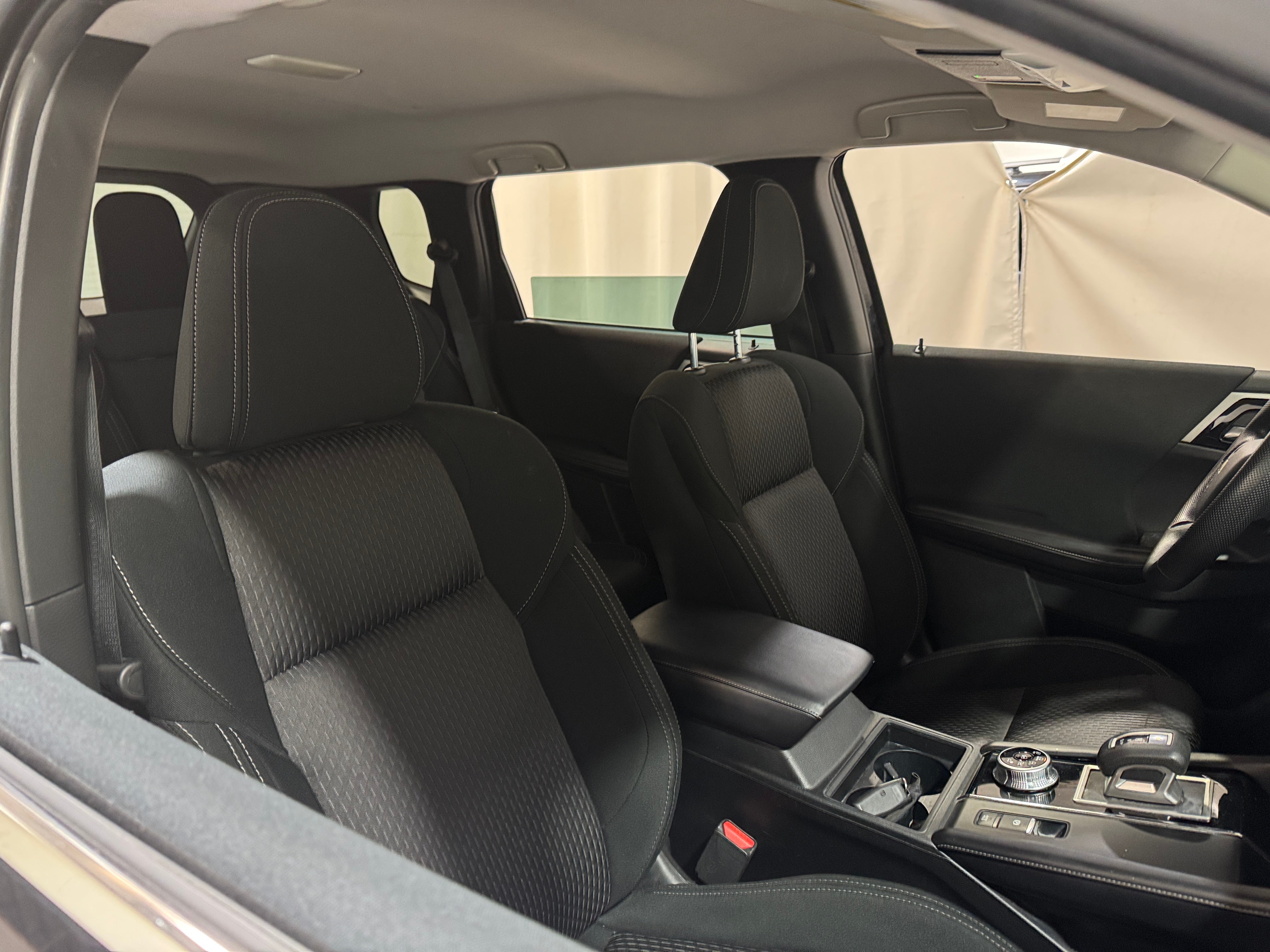 2023 Mitsubishi Outlander ES 2