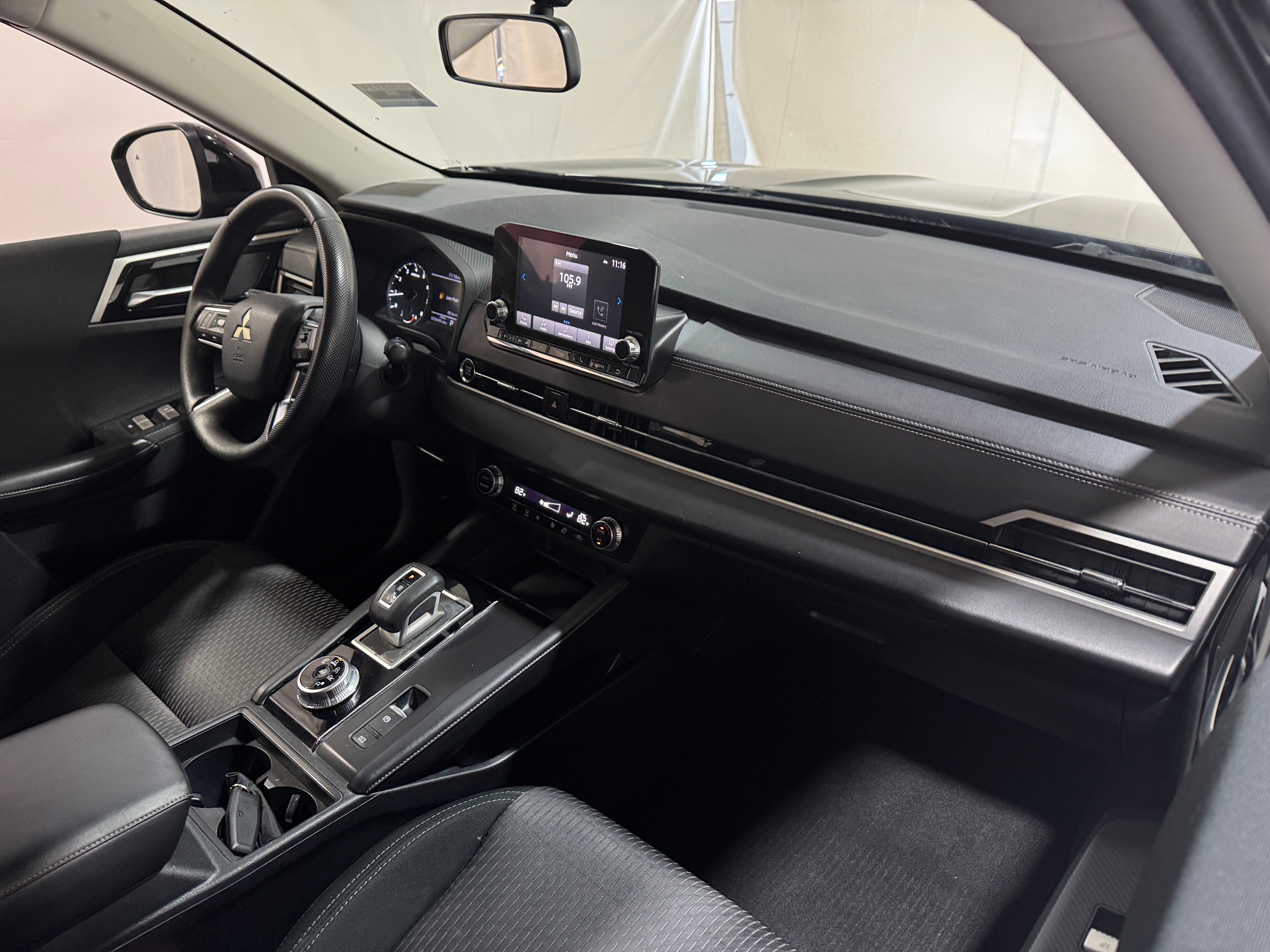 2023 Mitsubishi Outlander ES 3