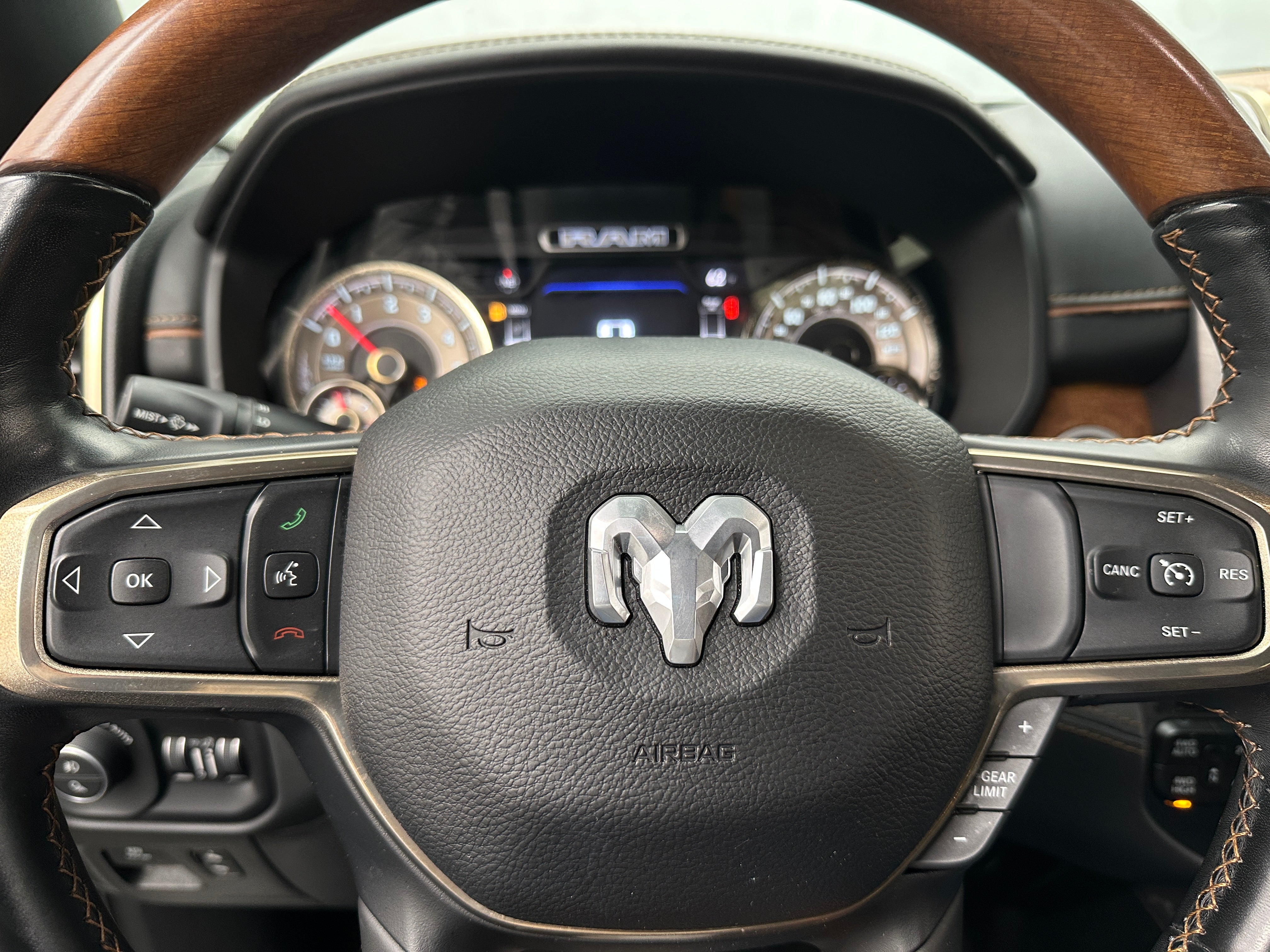 2021 RAM 1500 laramie Longhorn 4