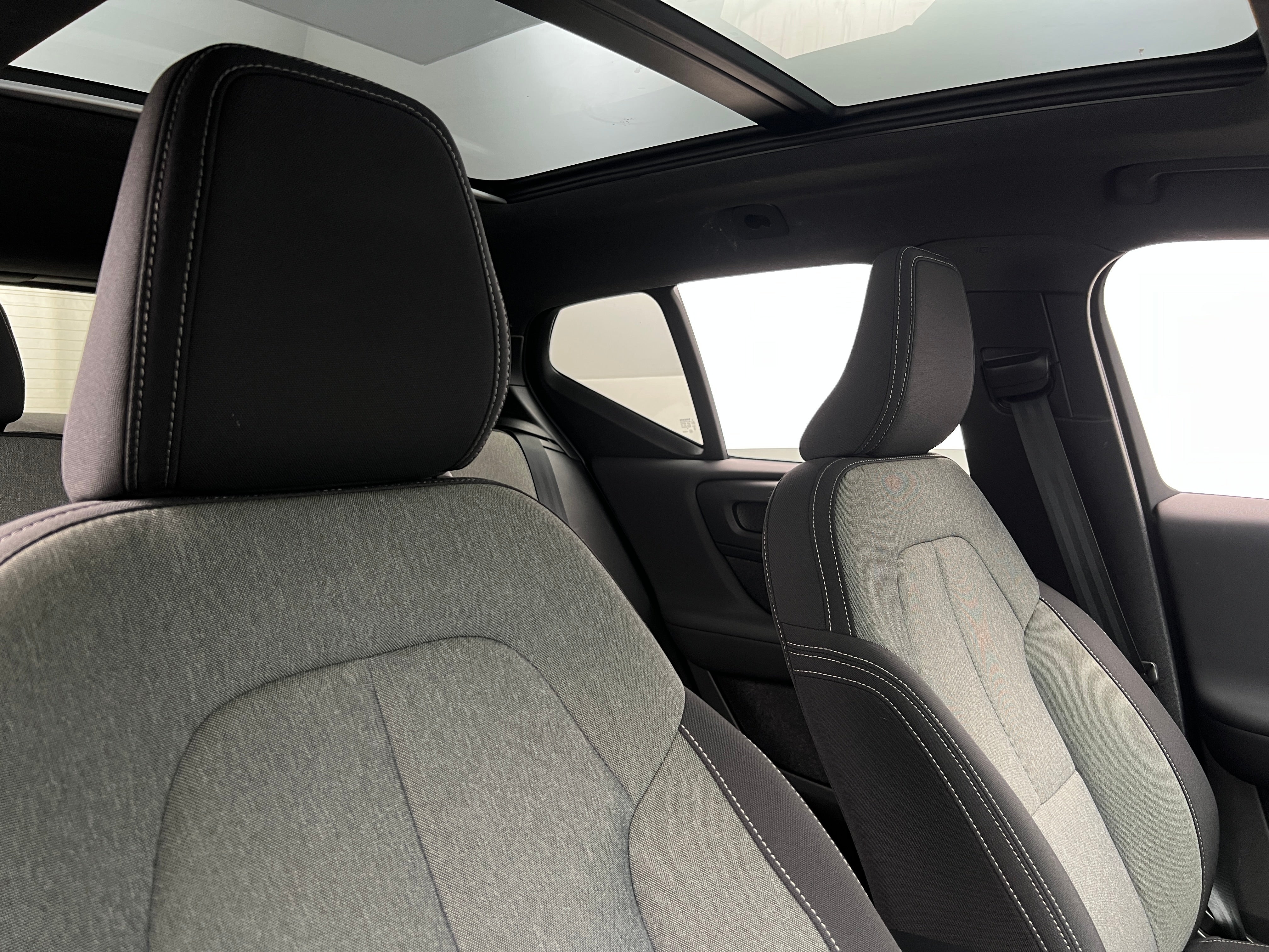 2024 Volvo XC40 B5 Core 2