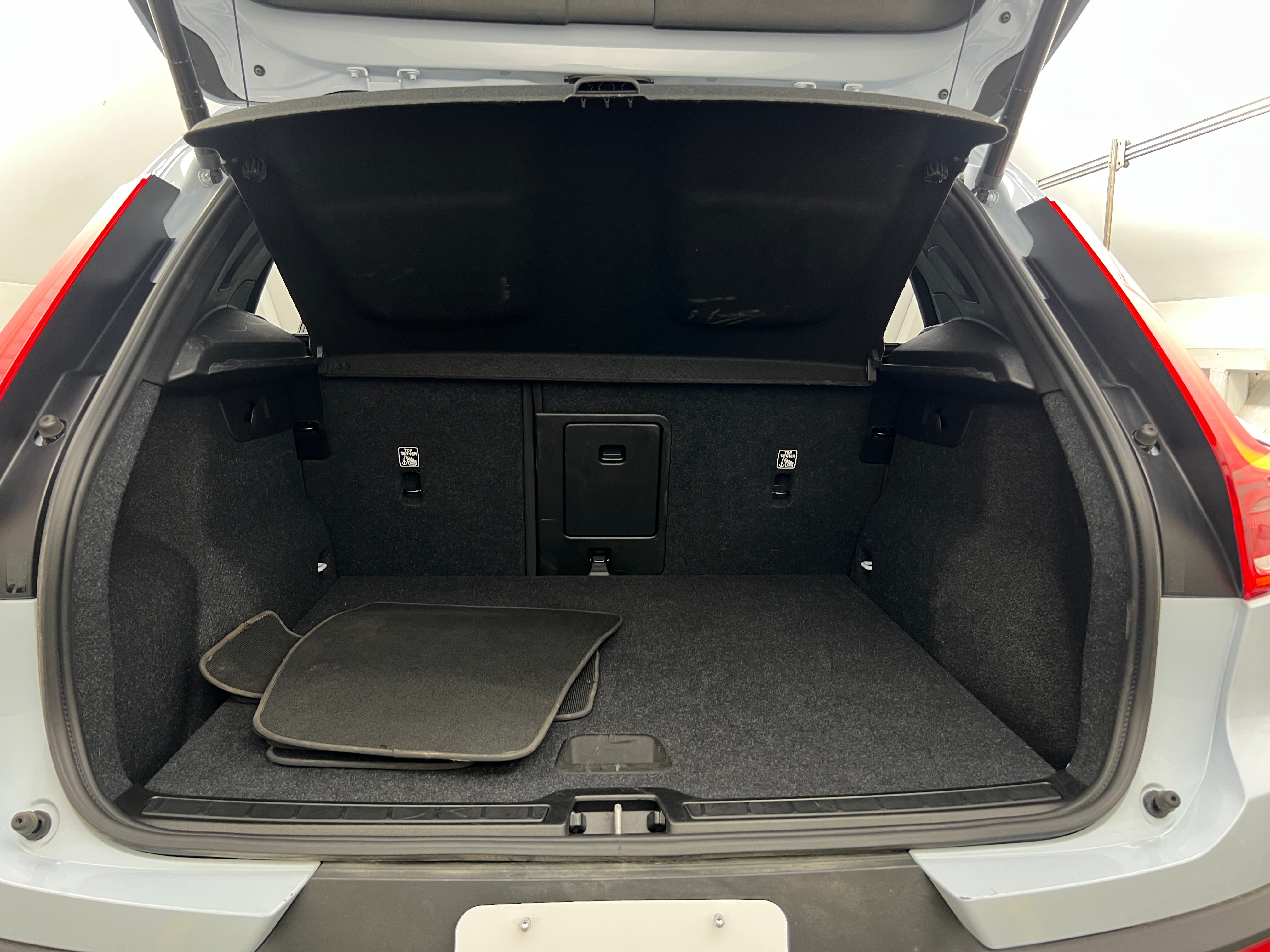 2024 Volvo XC40 B5 Core 7