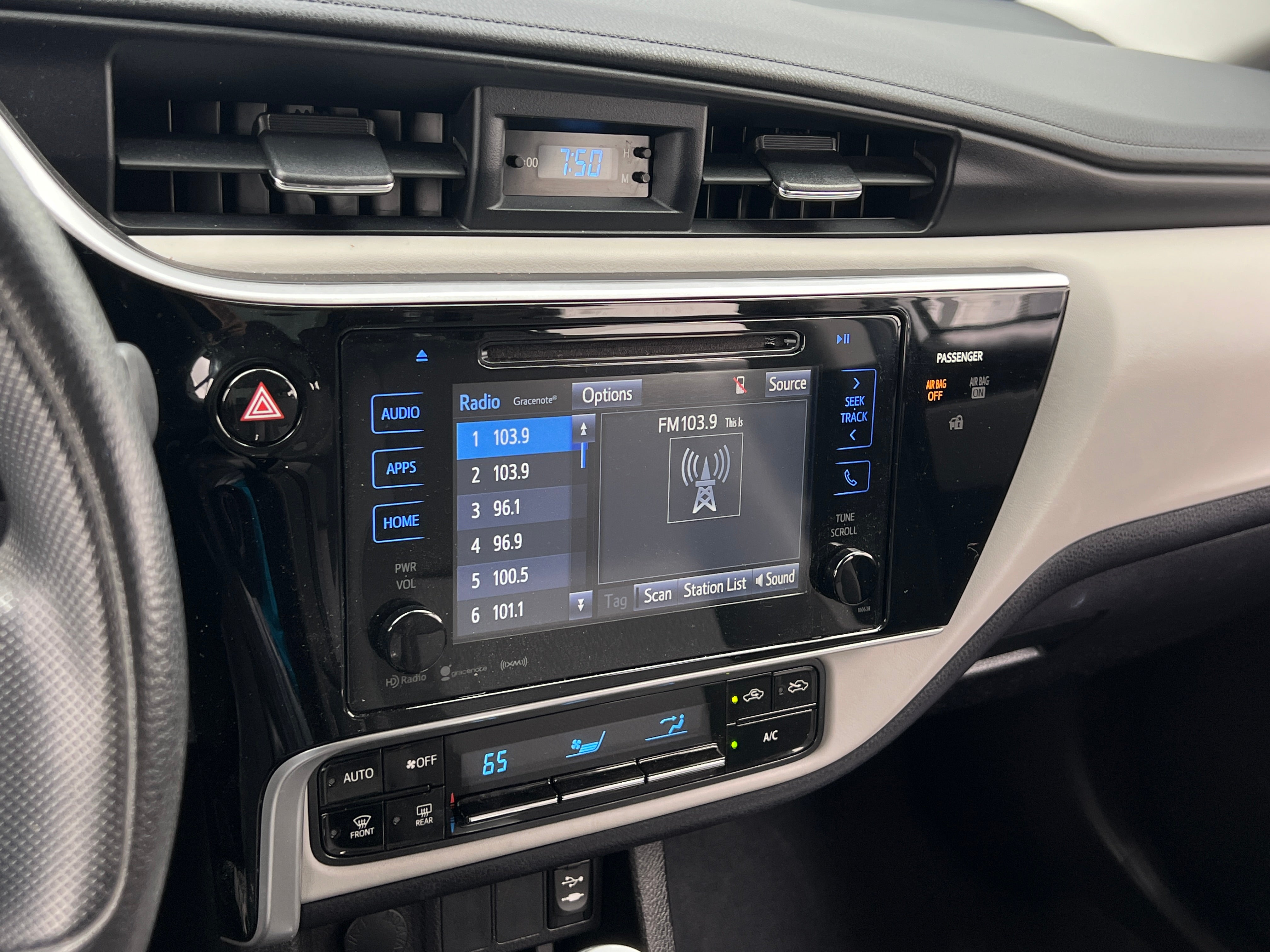 2017 Toyota Corolla LE 4