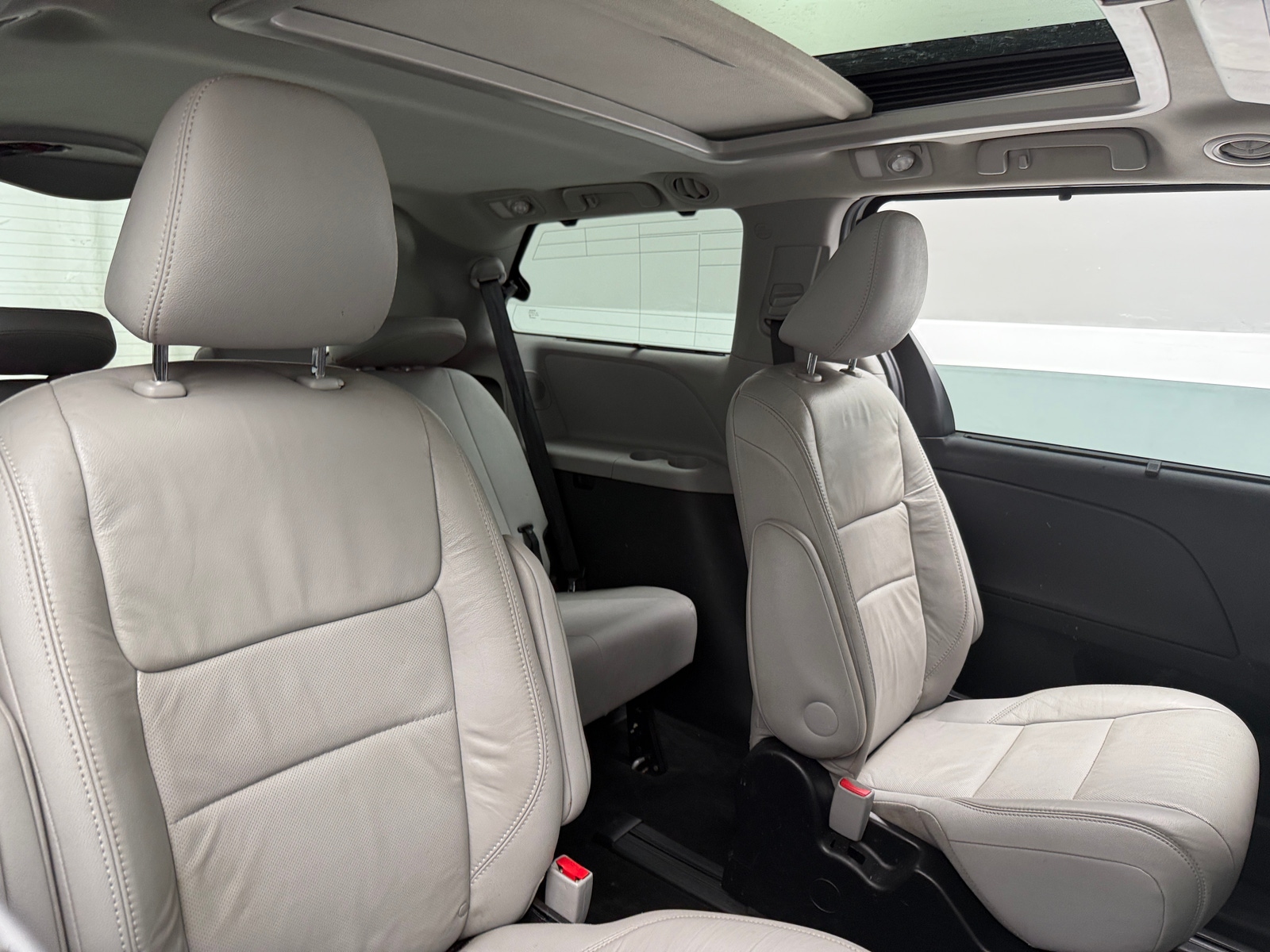 Thumbnail: 2017 Toyota Sienna - 5