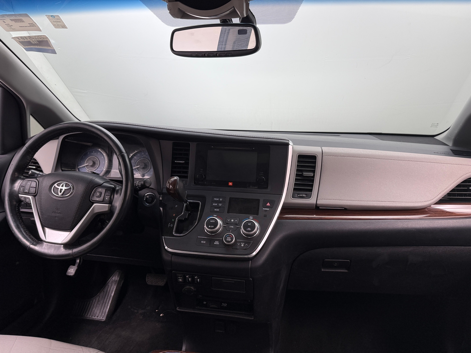 Thumbnail: 2017 Toyota Sienna - 2