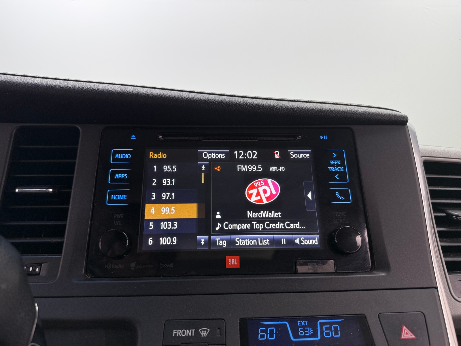 Thumbnail: 2017 Toyota Sienna - 3