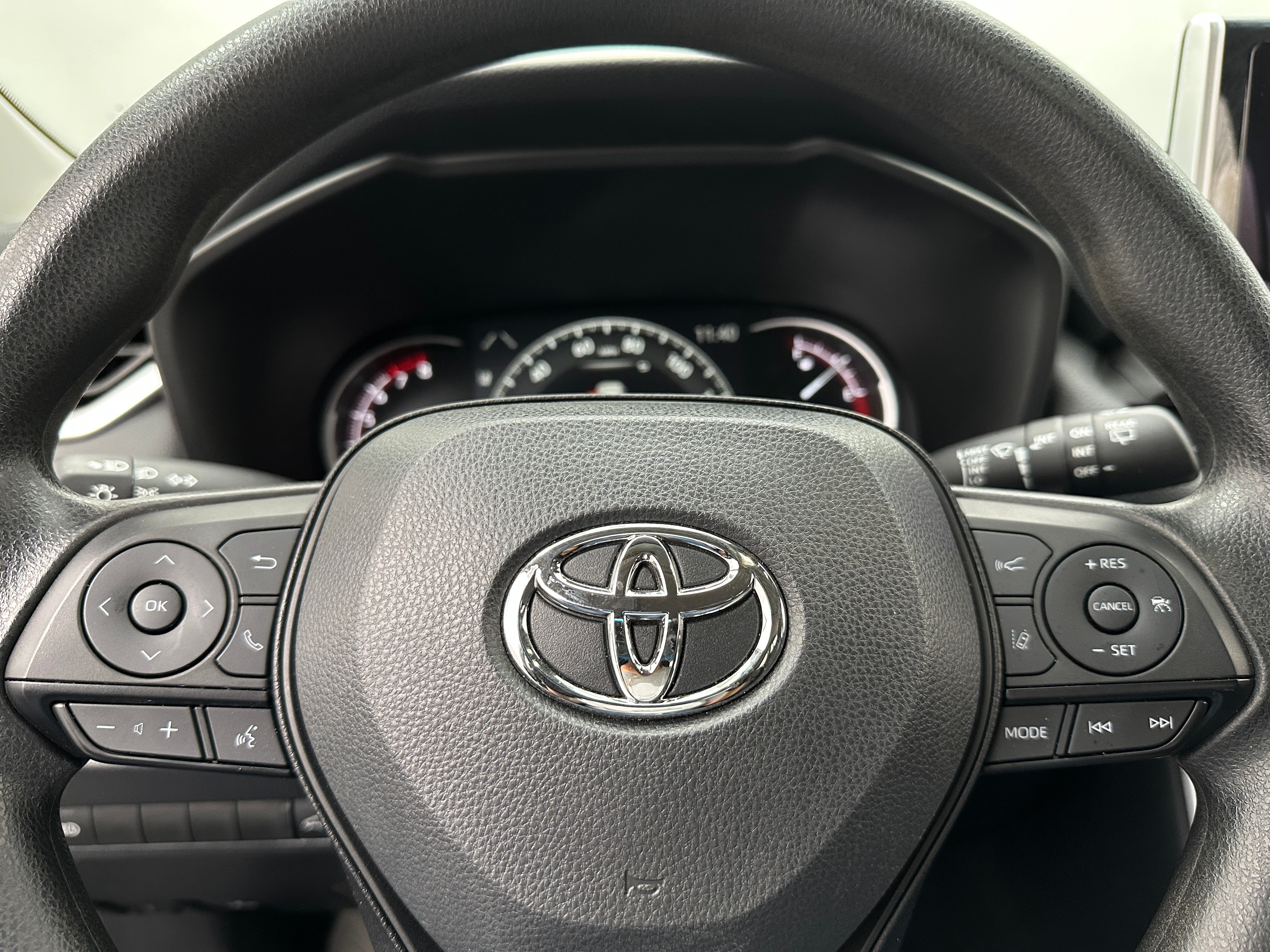 2024 Toyota RAV4 XLE 5