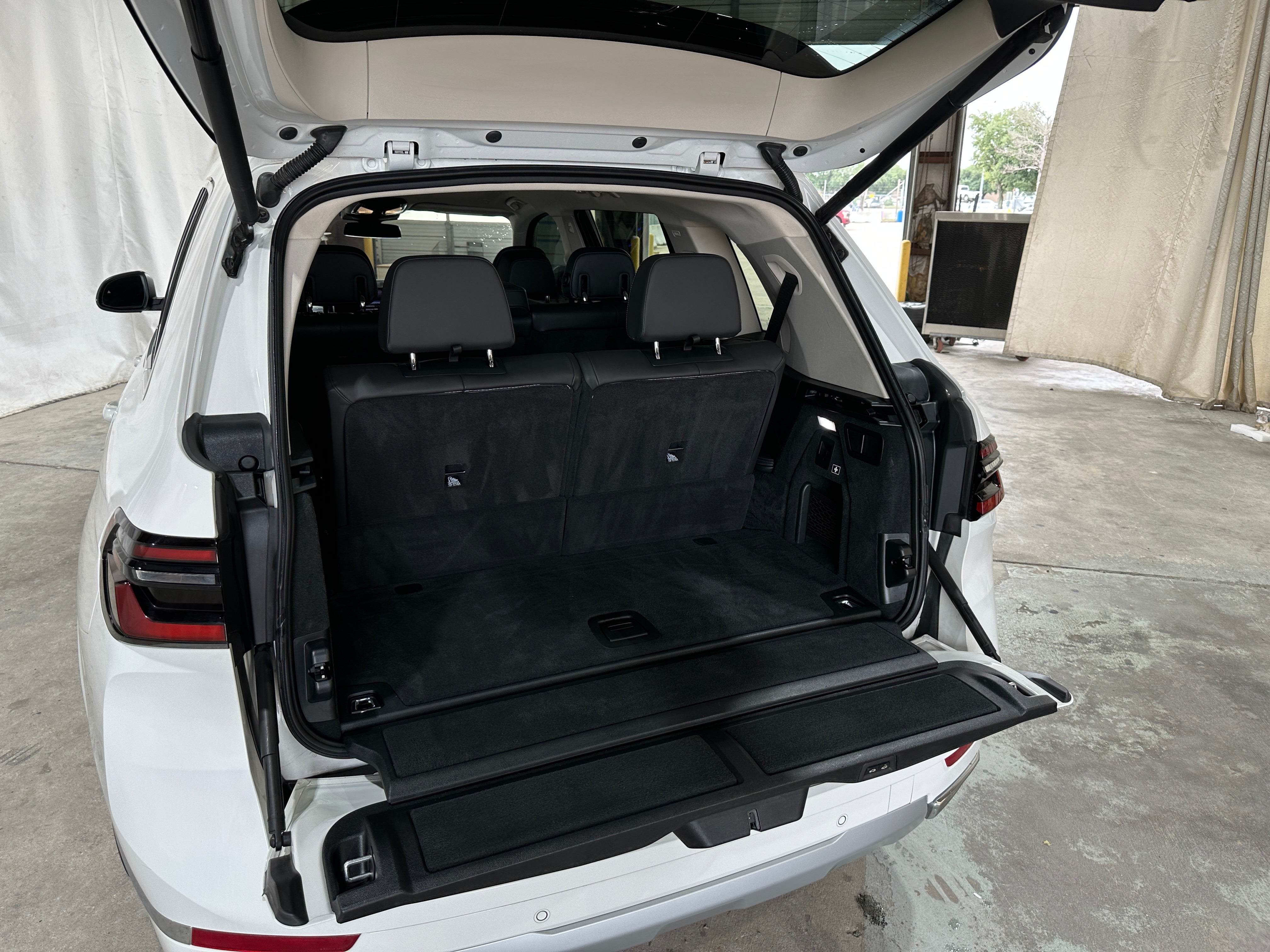 2023 BMW X7 xDrive40i 6