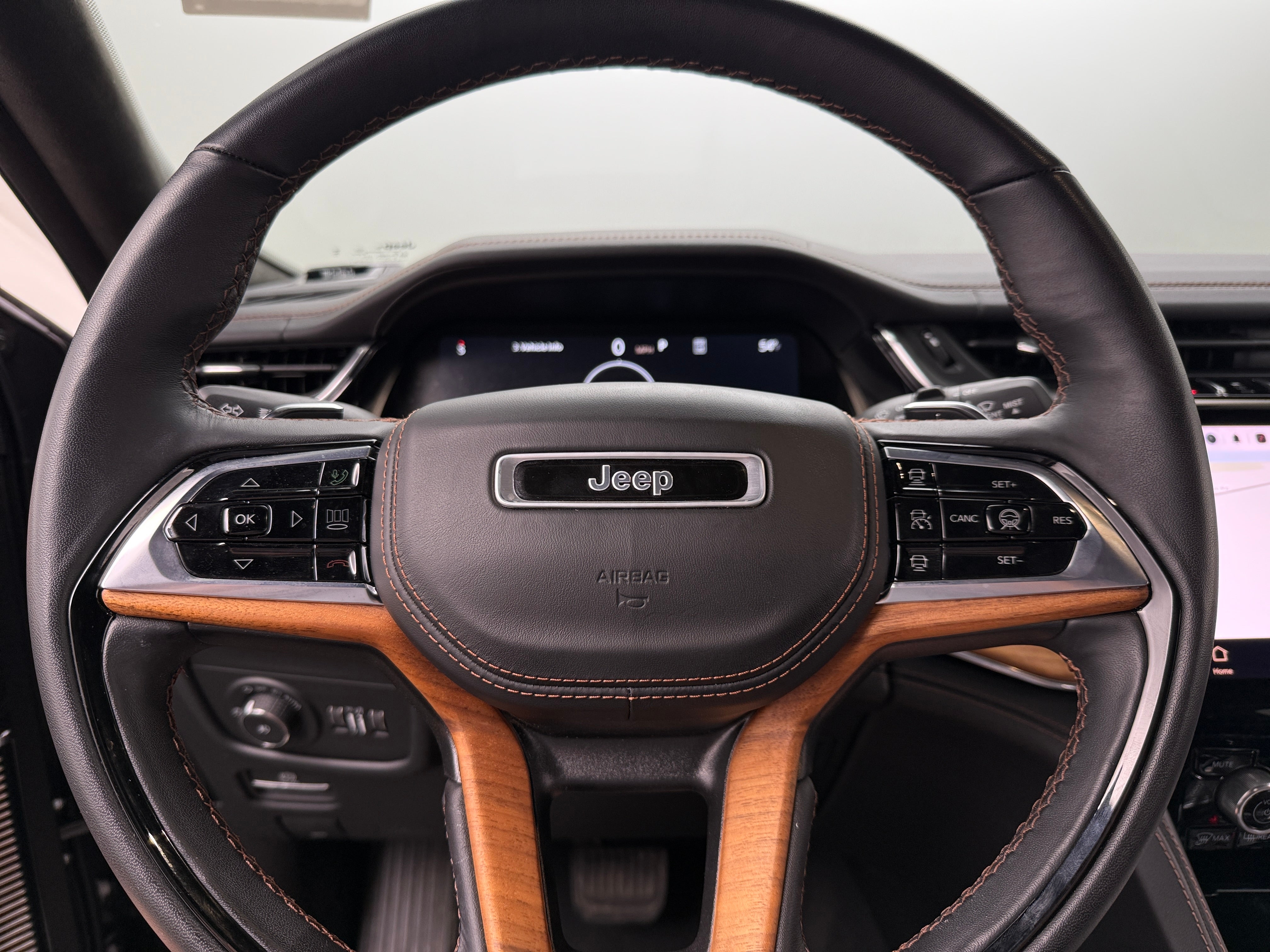 2024 Jeep Grand Cherokee Summit 4
