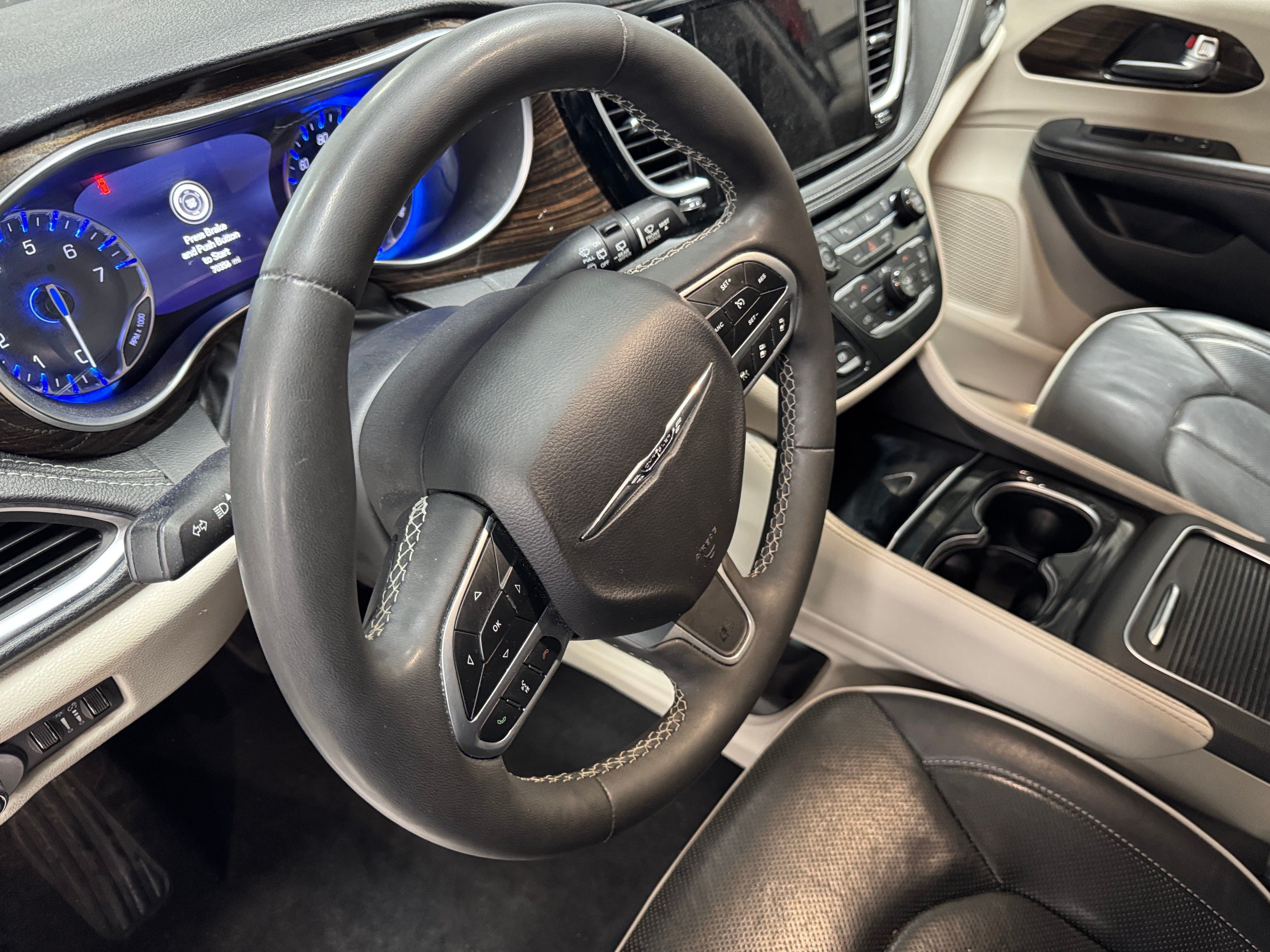 2023 Chrysler Pacifica Limited 4