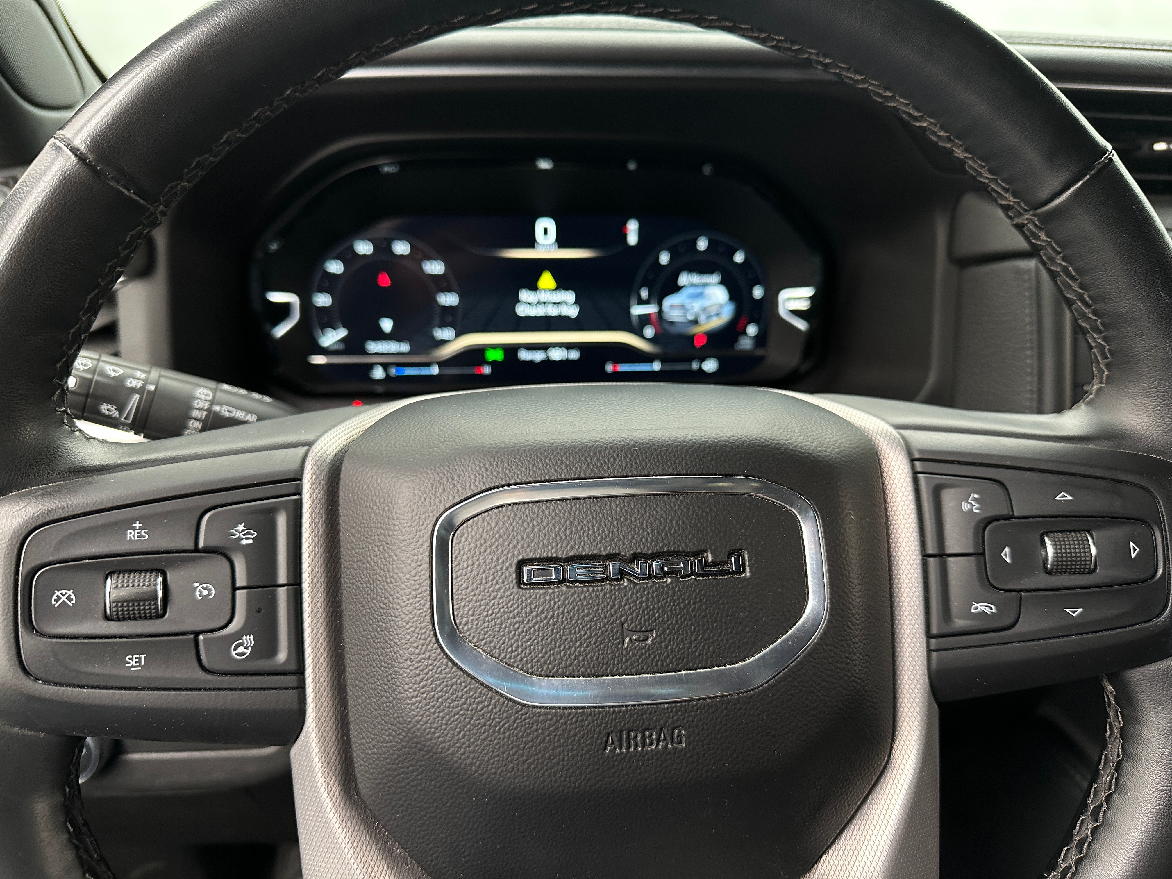 2023 GMC Yukon XL Denali 4