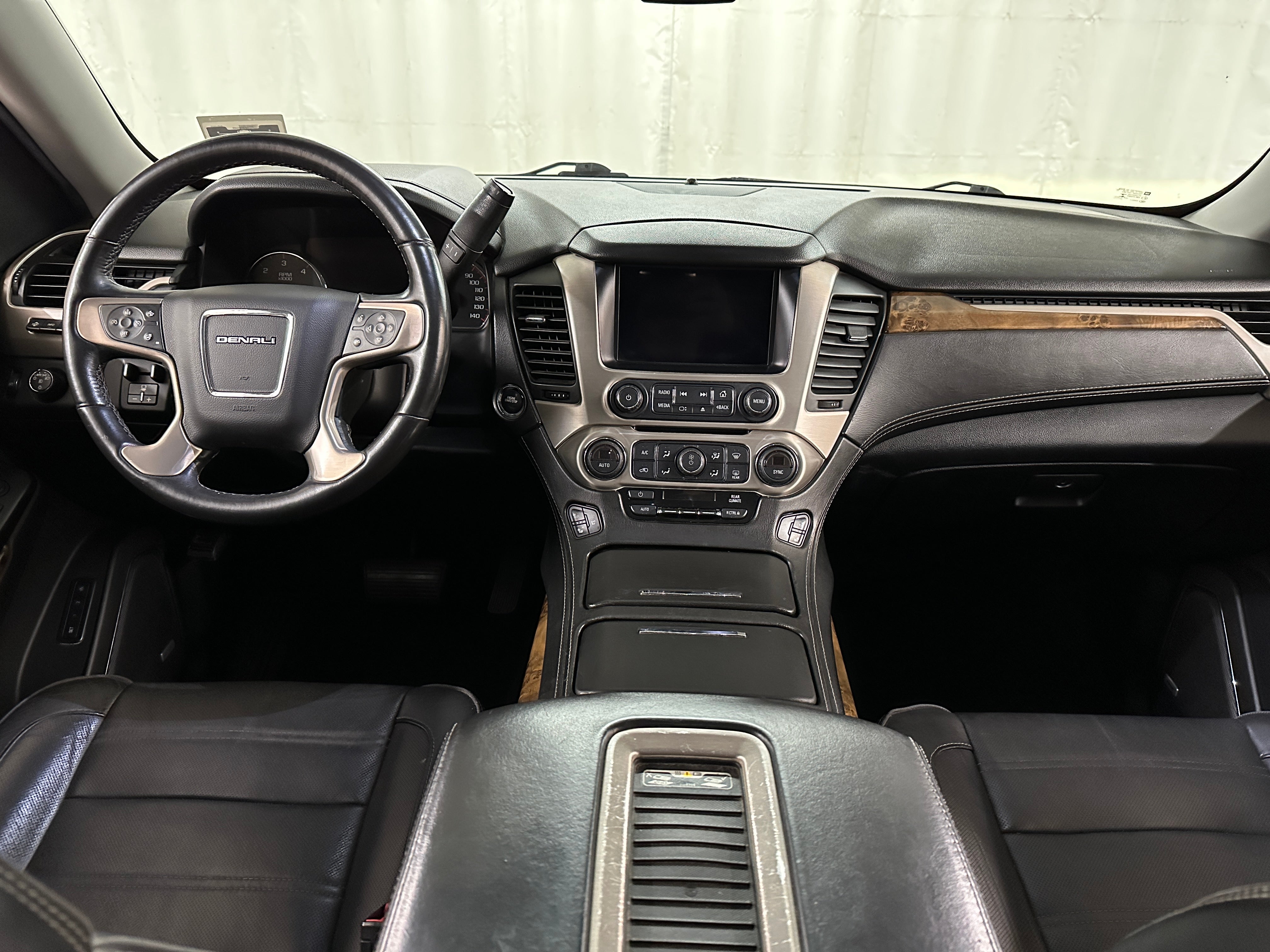 2016 GMC Yukon Denali 2