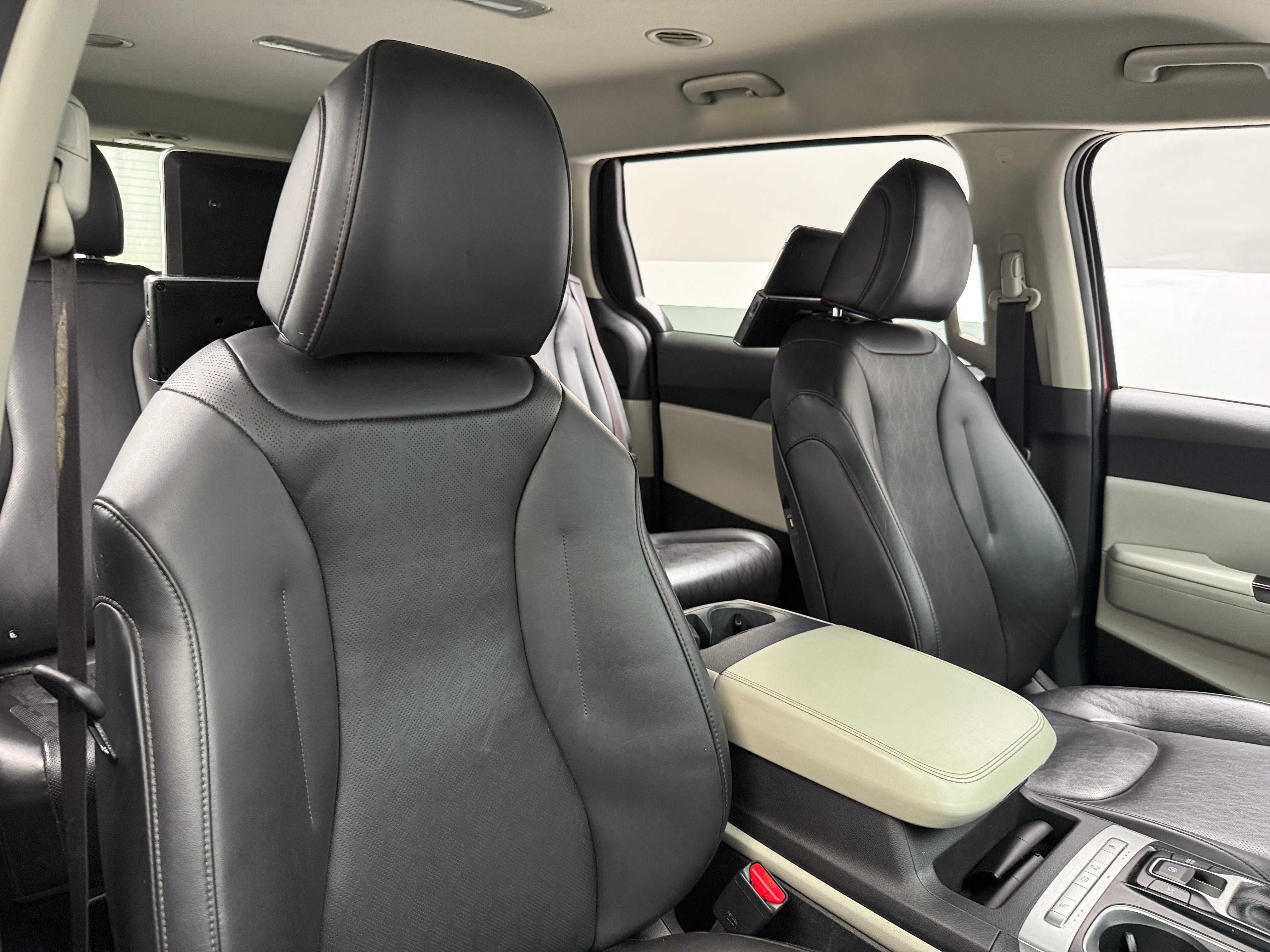 2022 Kia Carnival LX 2