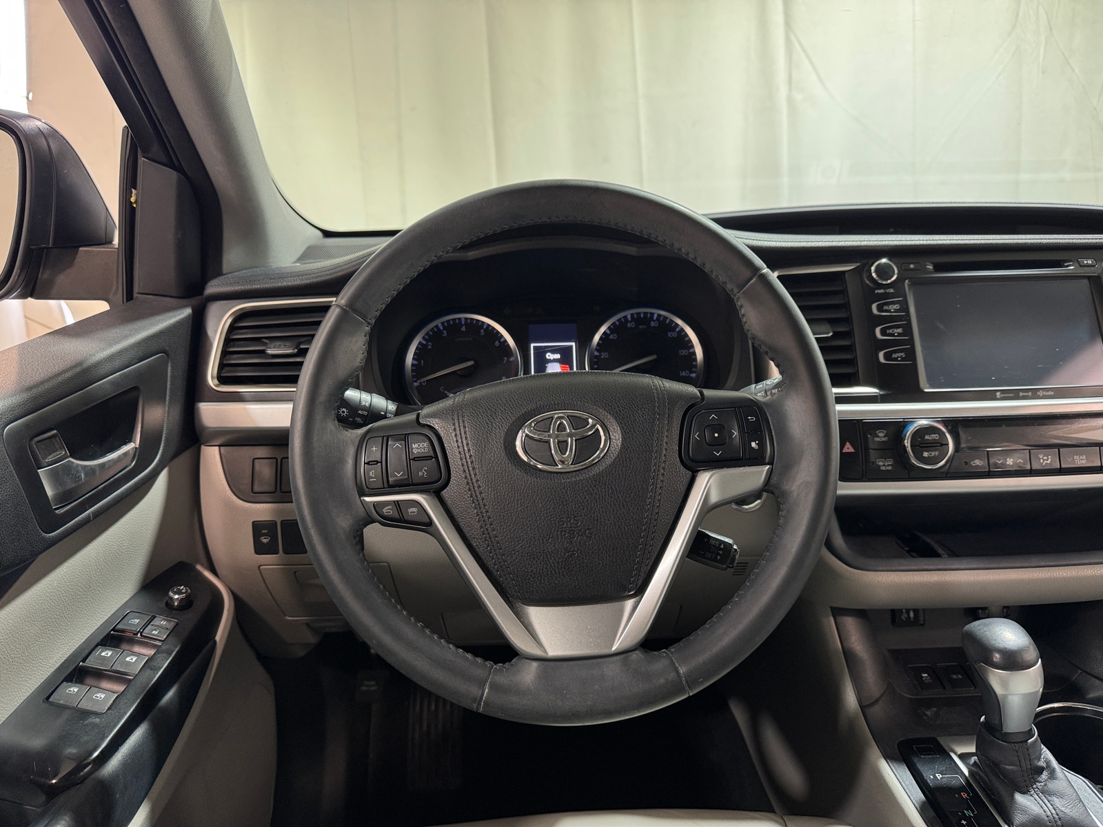 Thumbnail: 2016 Toyota Highlander - 4