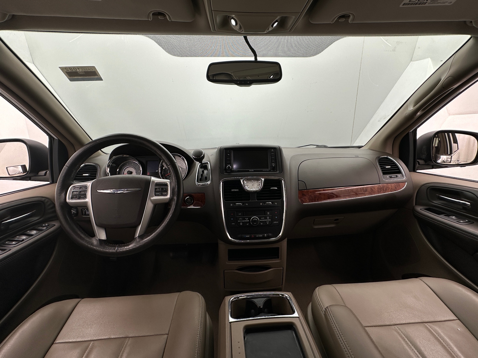 Thumbnail: 2016 Chrysler Town & Country - 2