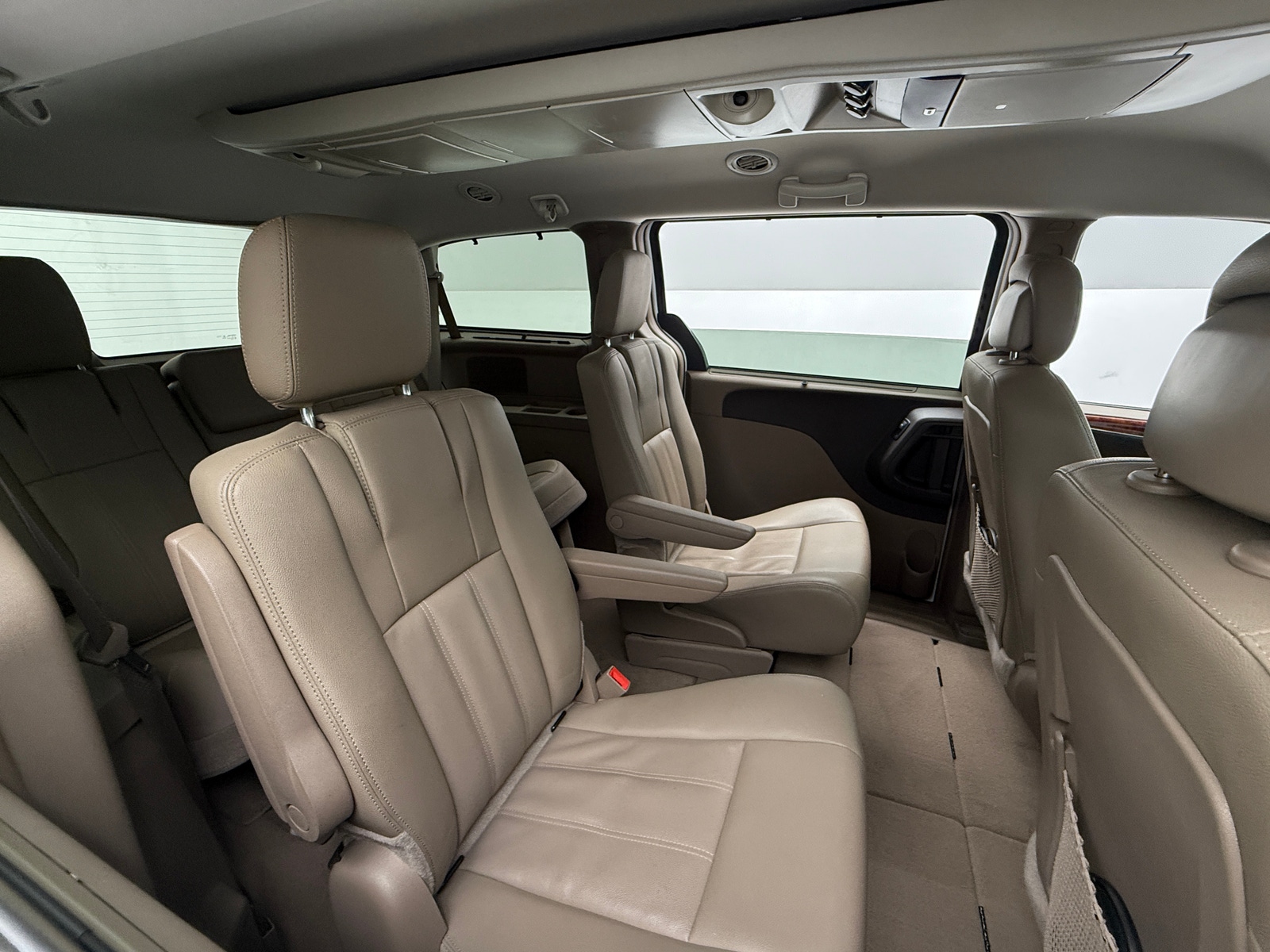 Thumbnail: 2016 Chrysler Town & Country - 5