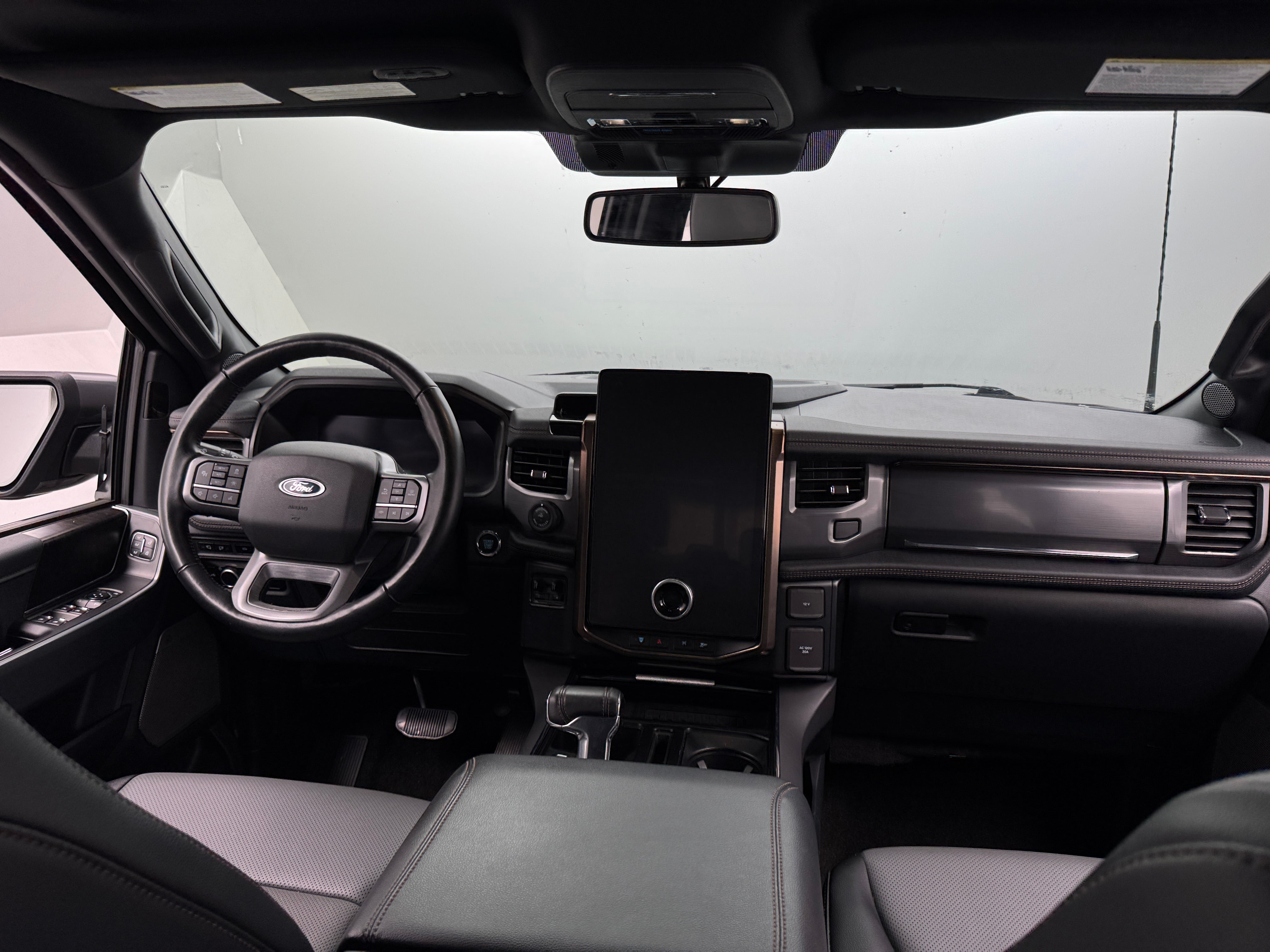 2023 Ford F-150 Lightning Lariat 3