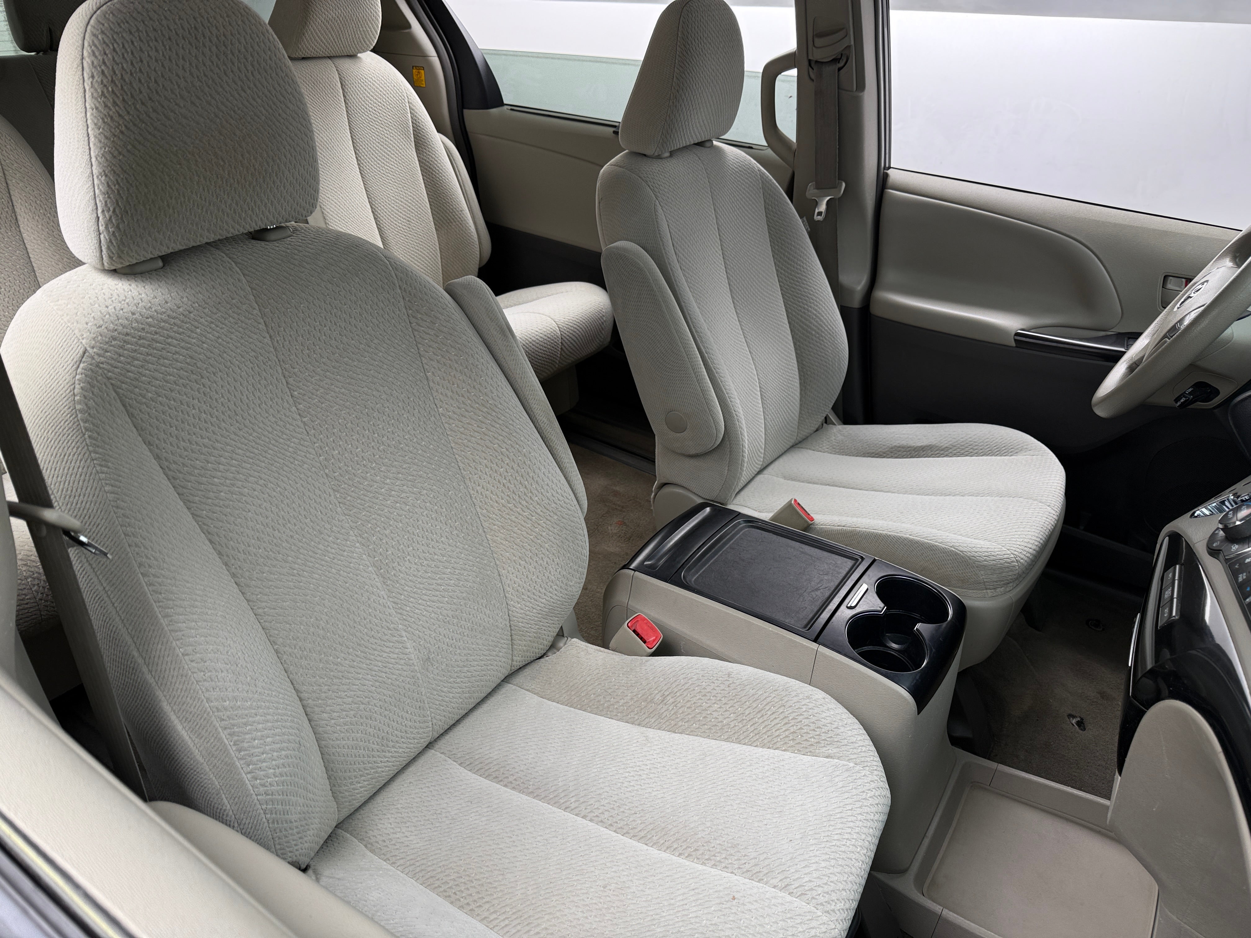2013 Toyota Sienna LE 2