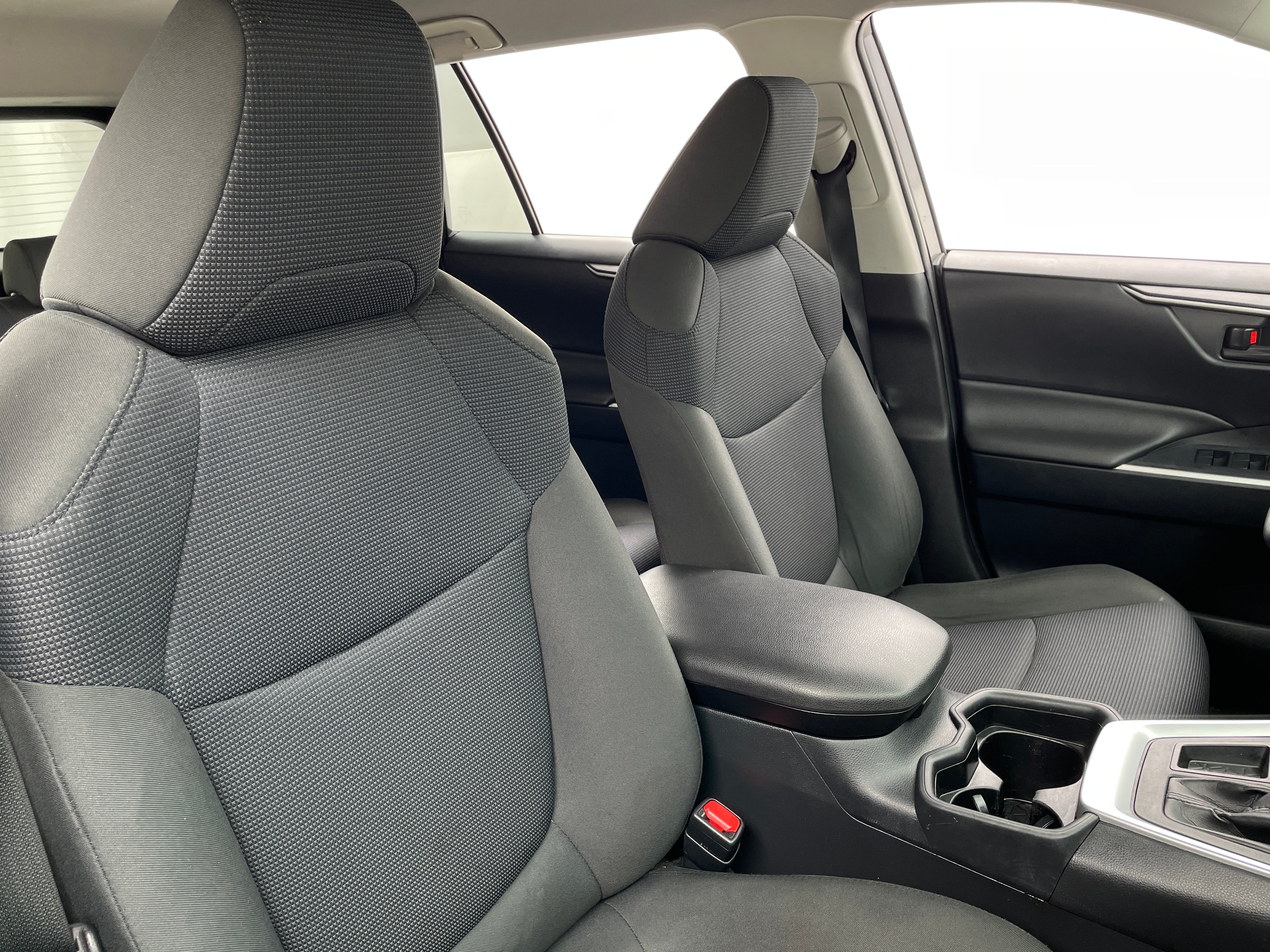 2019 Toyota RAV4 LE 2